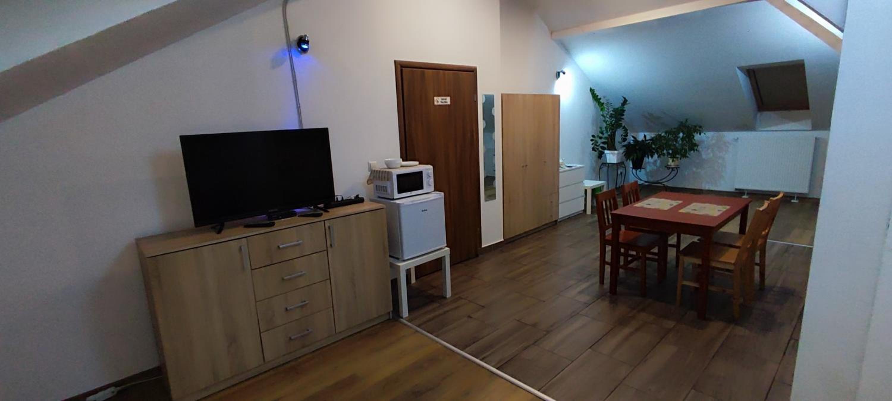 Family Room with Mountain View photo 3