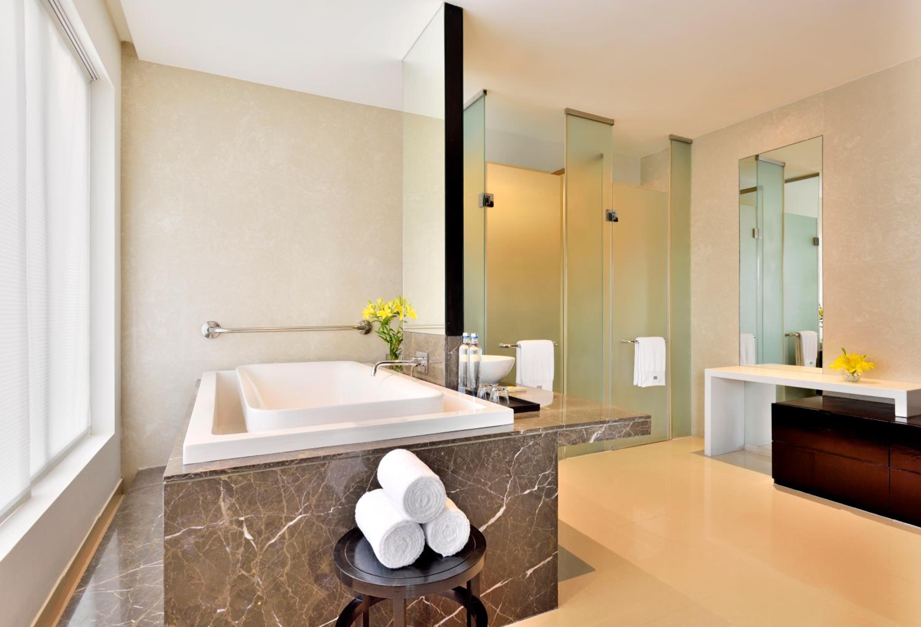 Executive Suite, Lounge Access, Two way Airport Transfer, 1 King Bed photo 2
