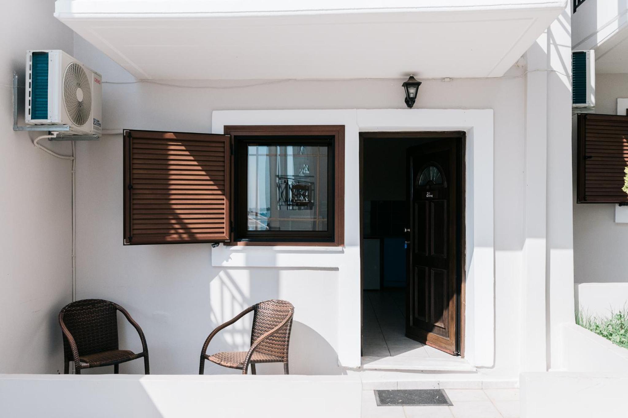Family Studio with Pool View photo 1