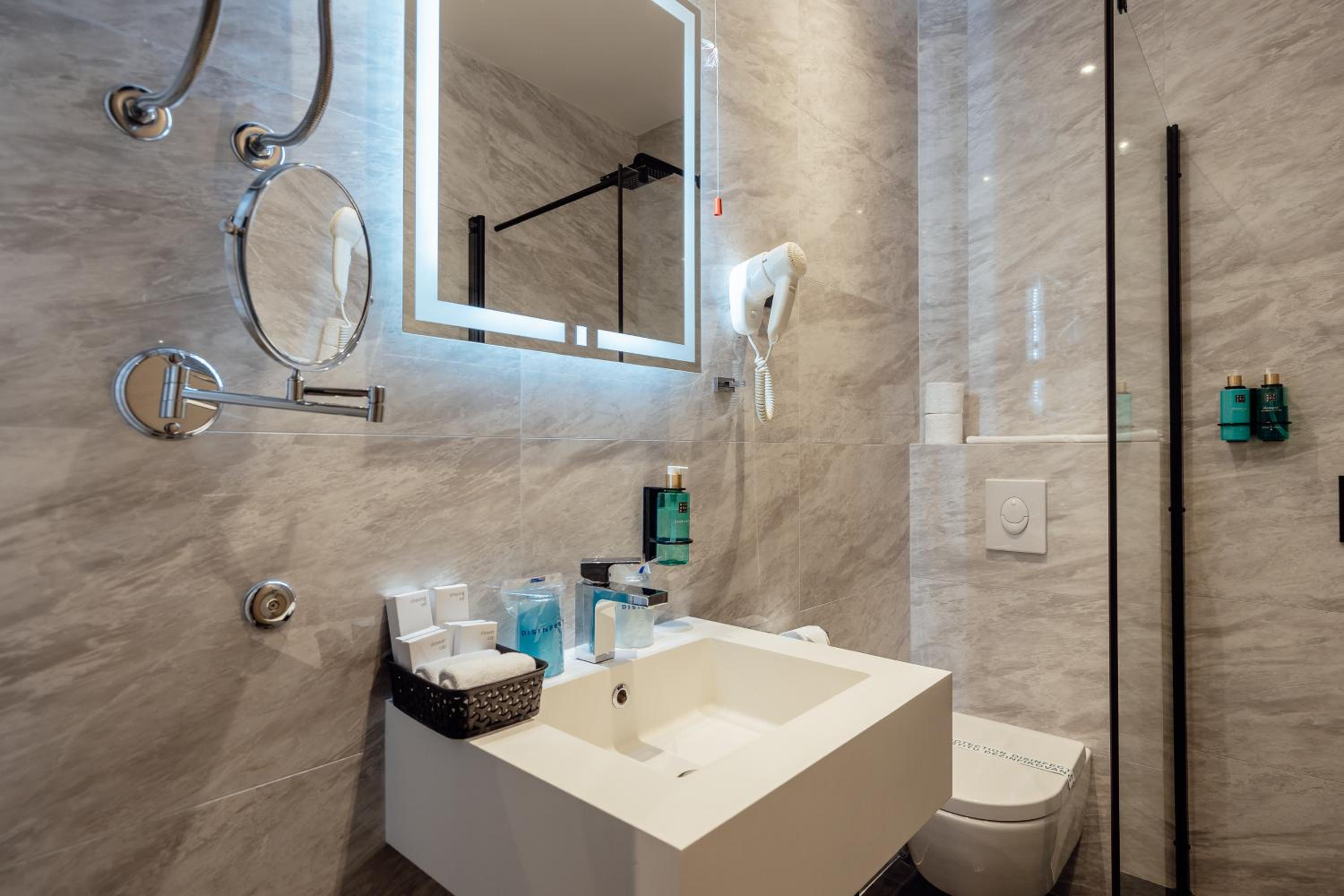 Standard Suite - Photo 10