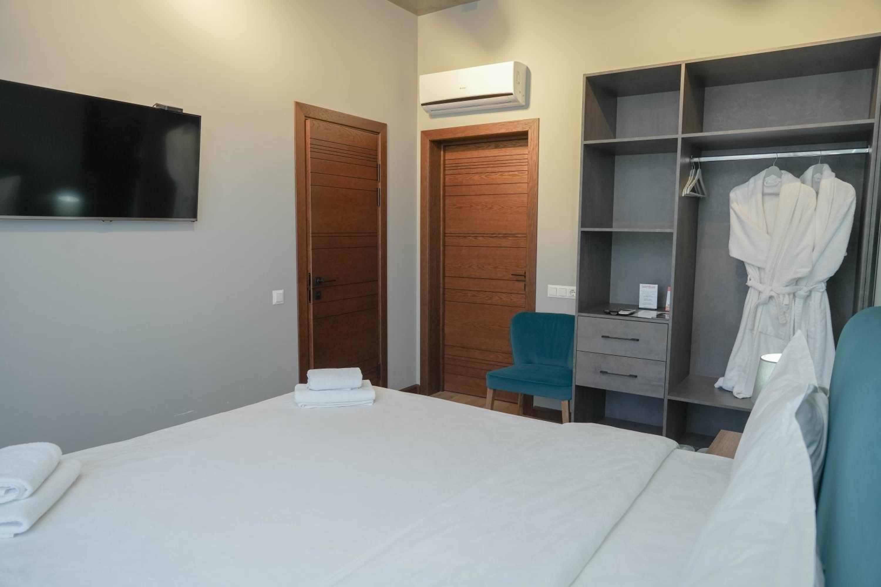 Standard Double Room - Photo 2
