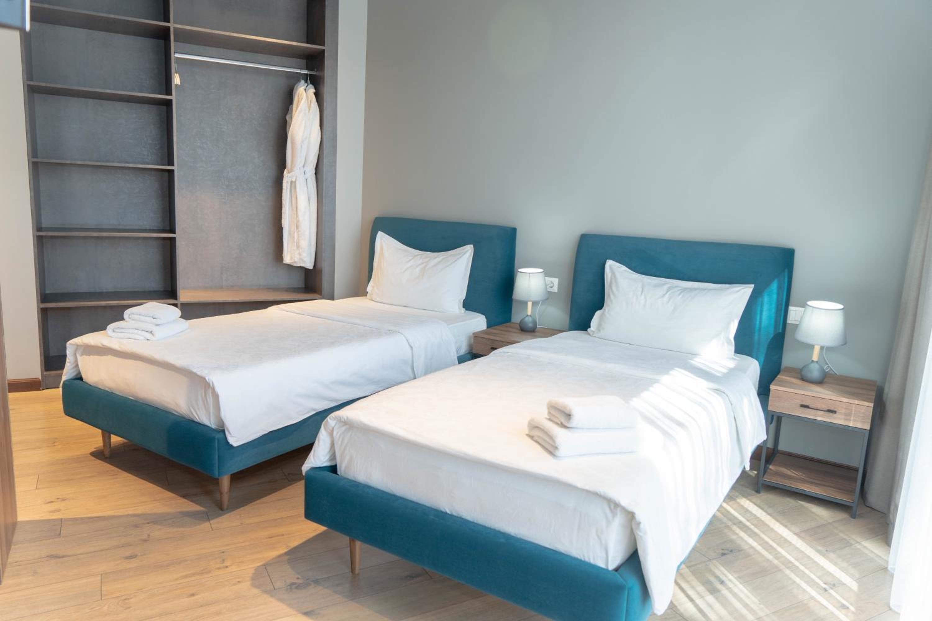 Twin Room with Balcony - Photo 2