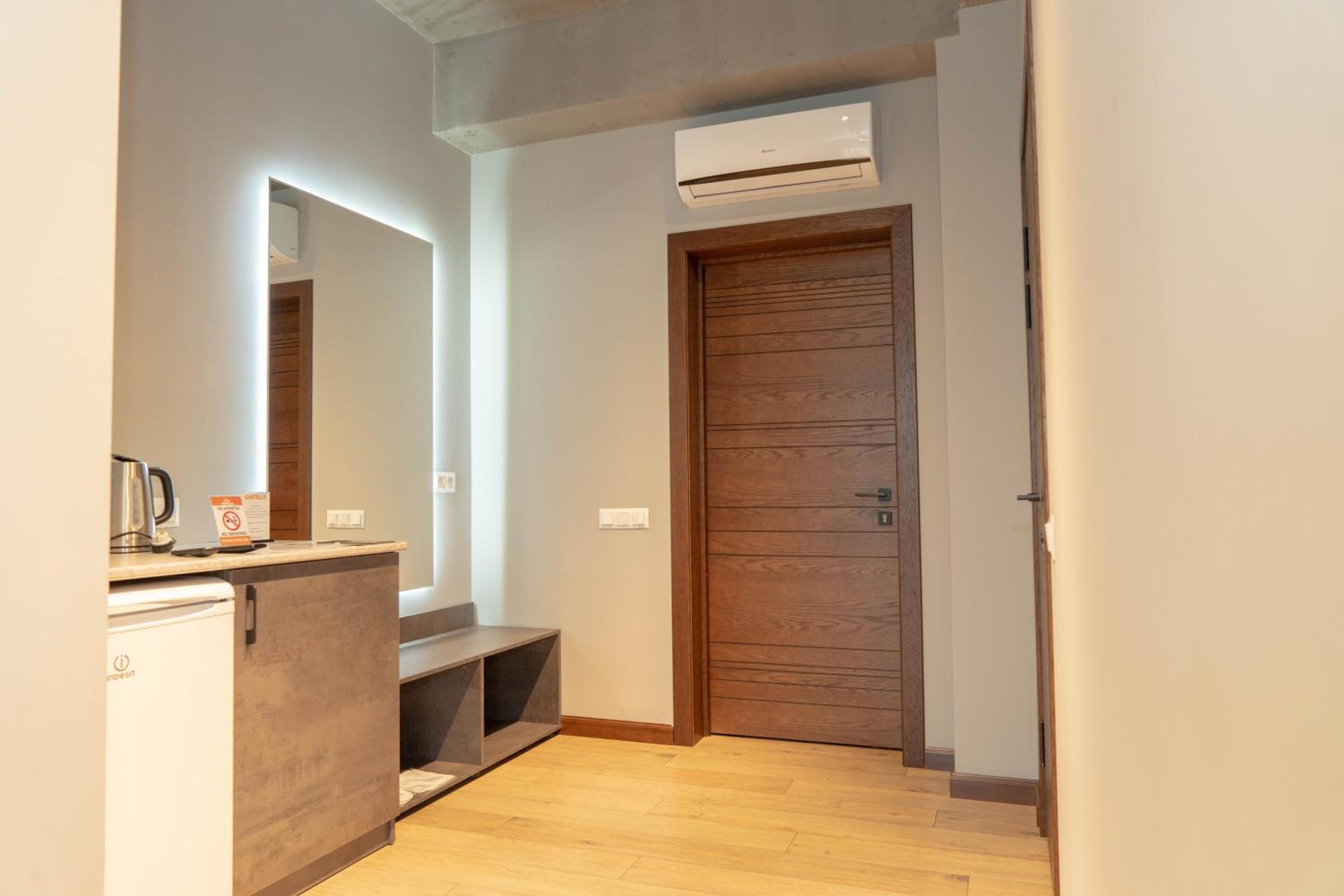Twin Room with Balcony - Photo 7