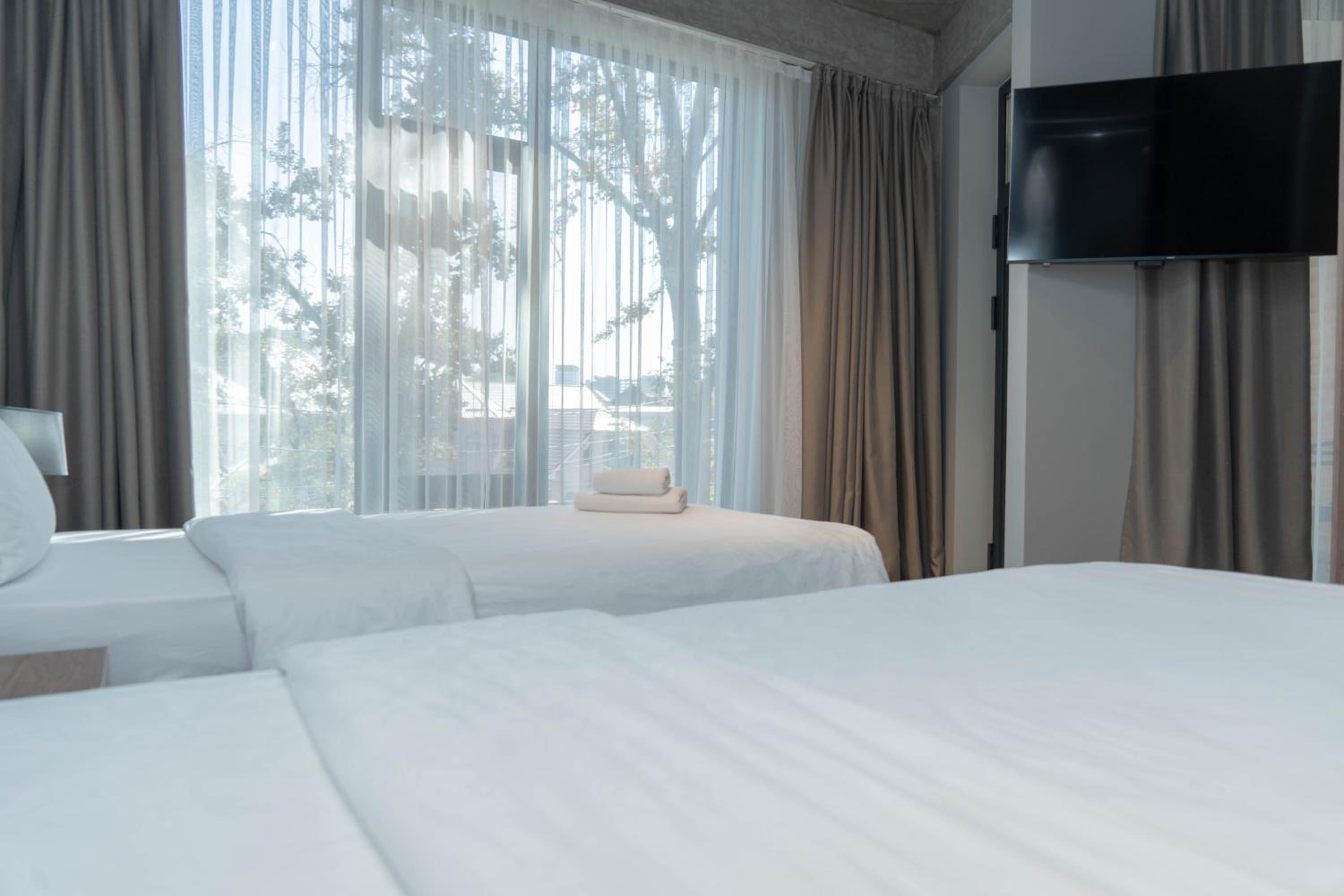 Twin Room with Balcony - Photo 11