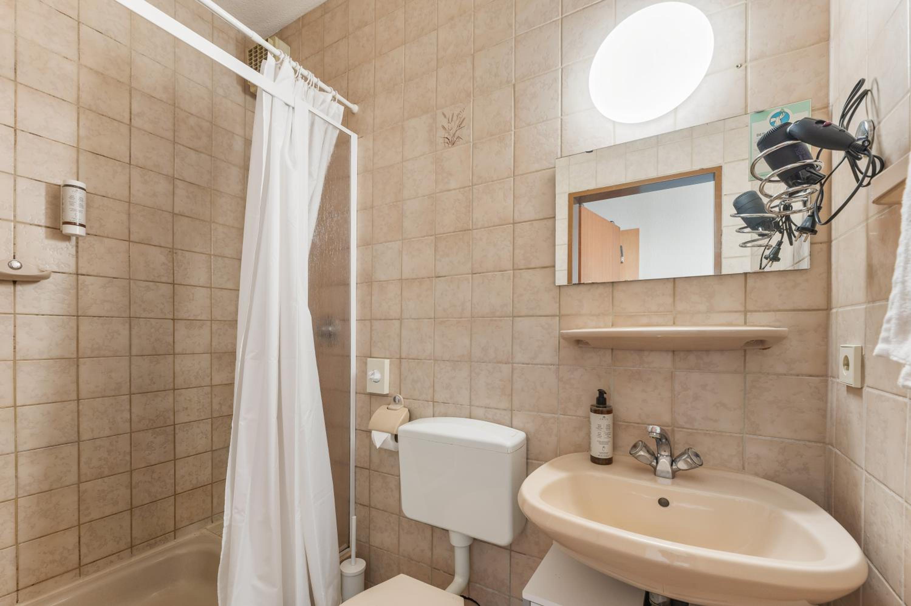Single Room photo 3