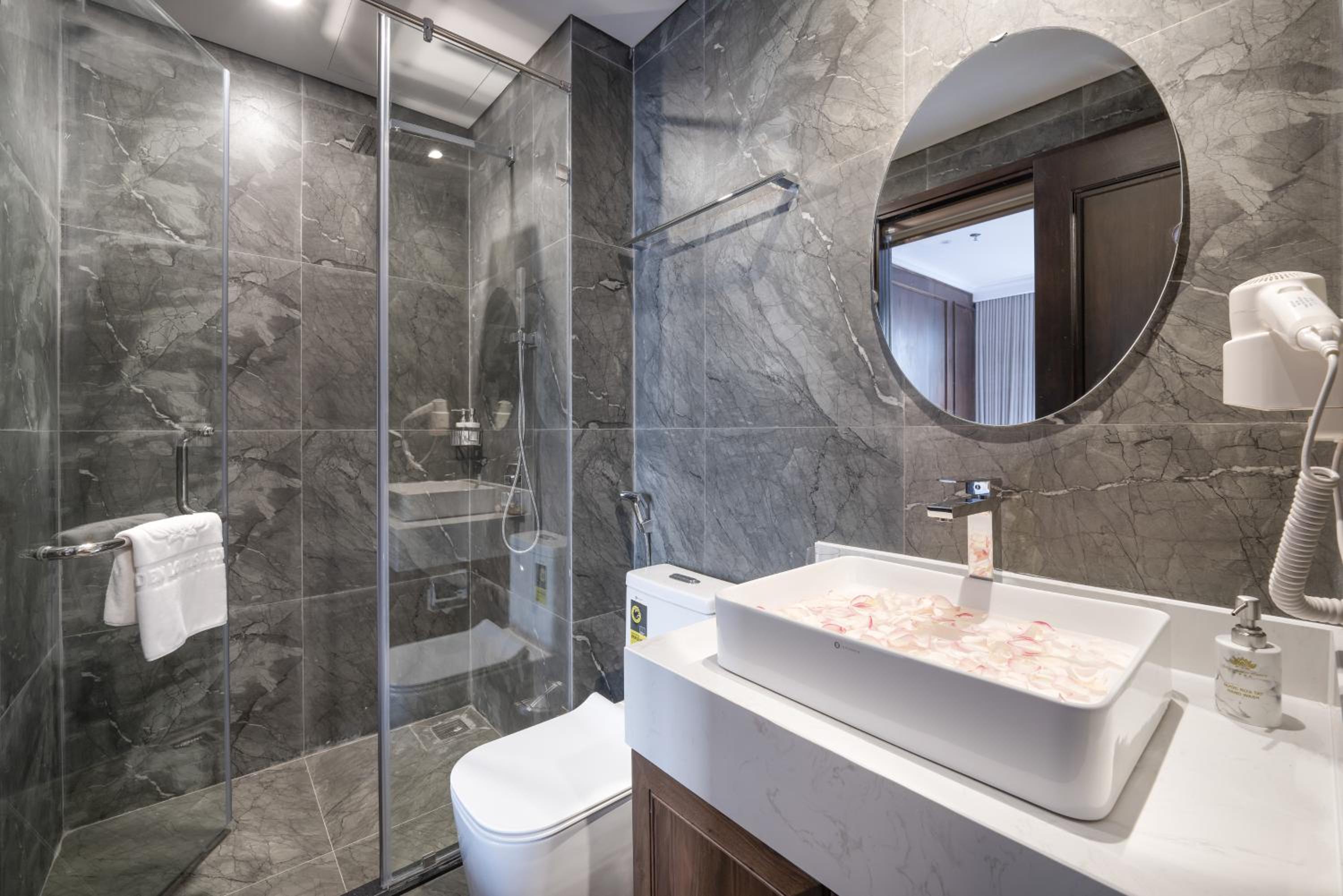 Special Offer - Deluxe Twin Balcony City View - Photo 6
