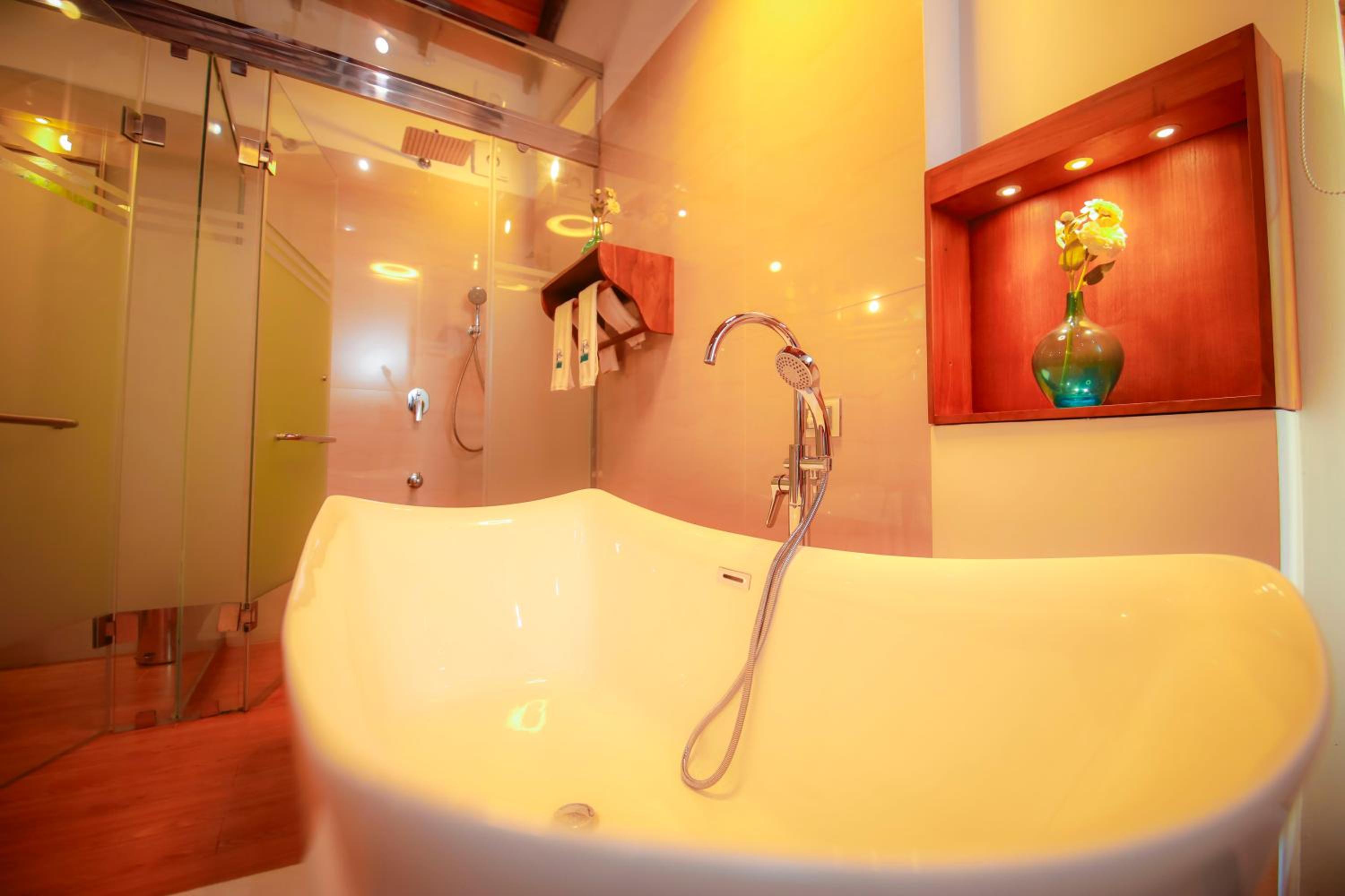 Deluxe Suite - Photo 15