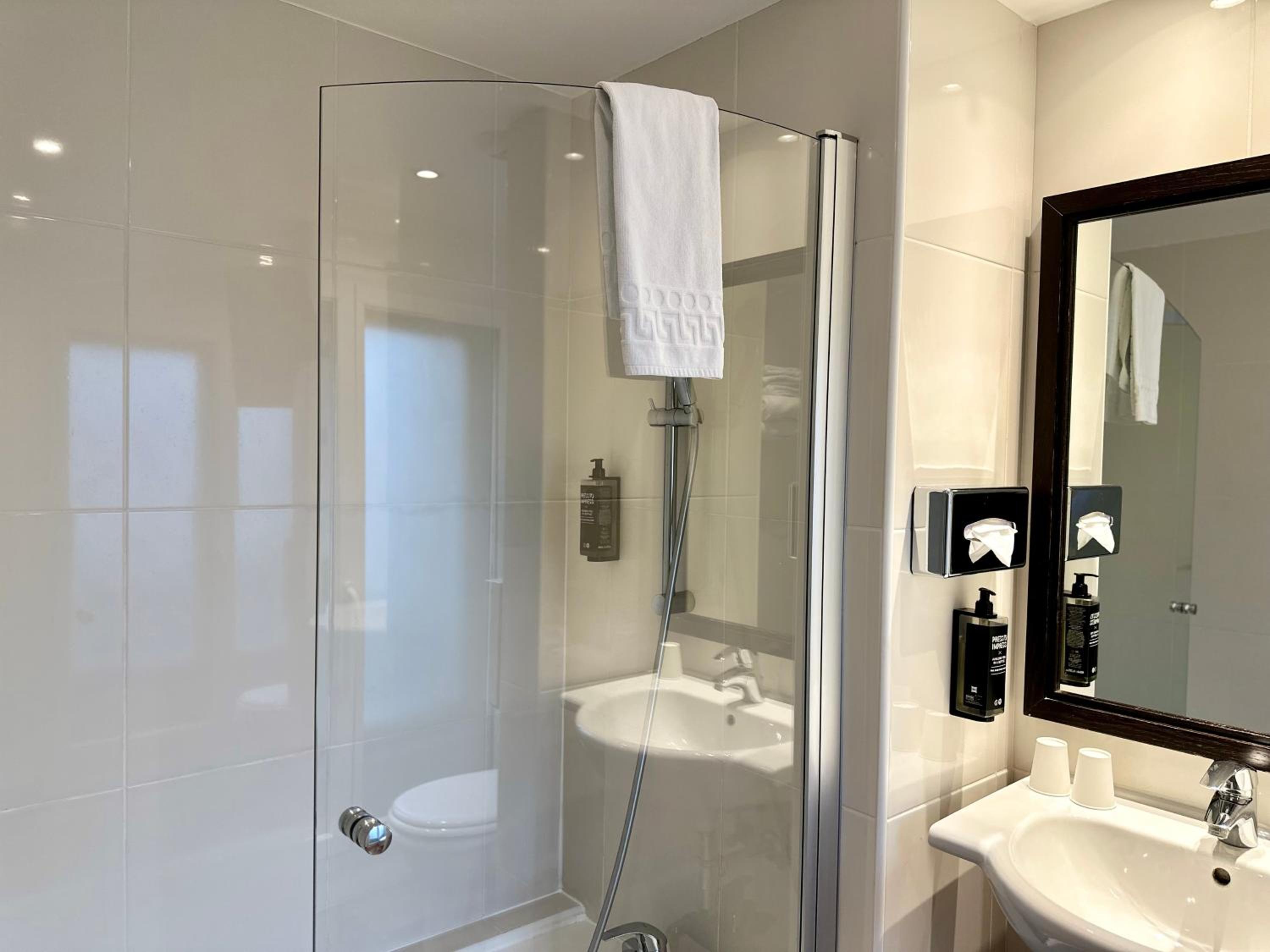 Standard Double Room - Photo 4