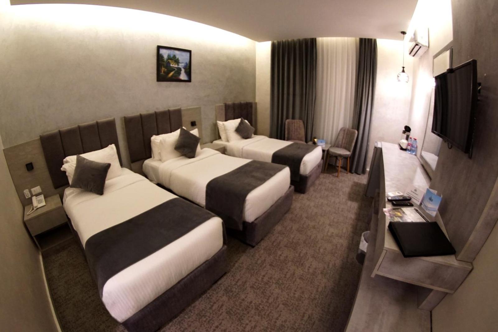 Twin Room - Photo 2
