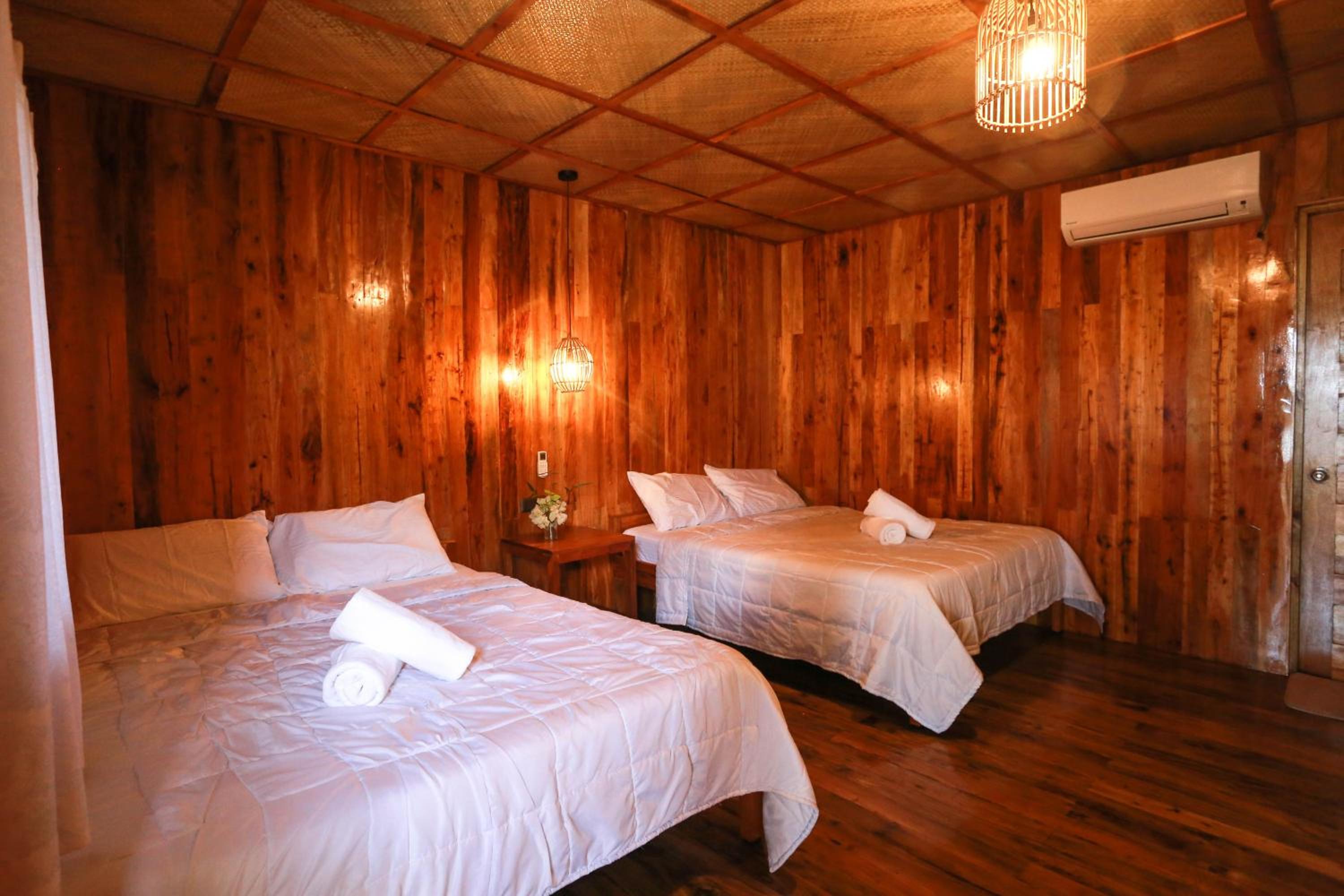 Quadruple Room with Sea View - Photo 4
