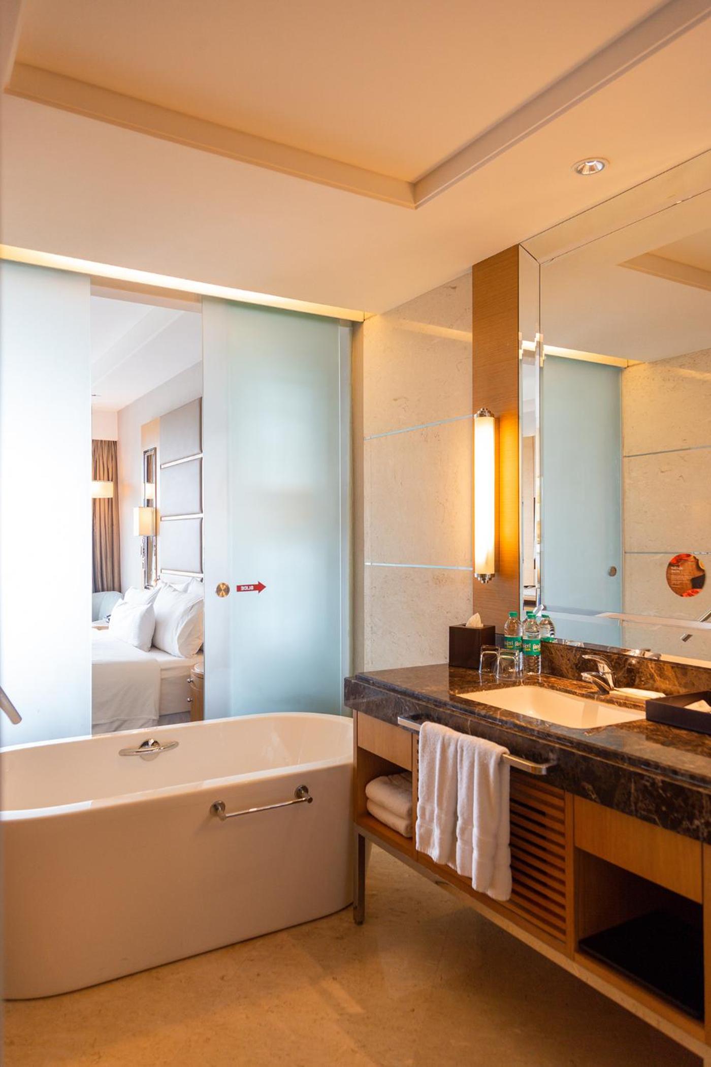 Twin Room with Pool View photo 2