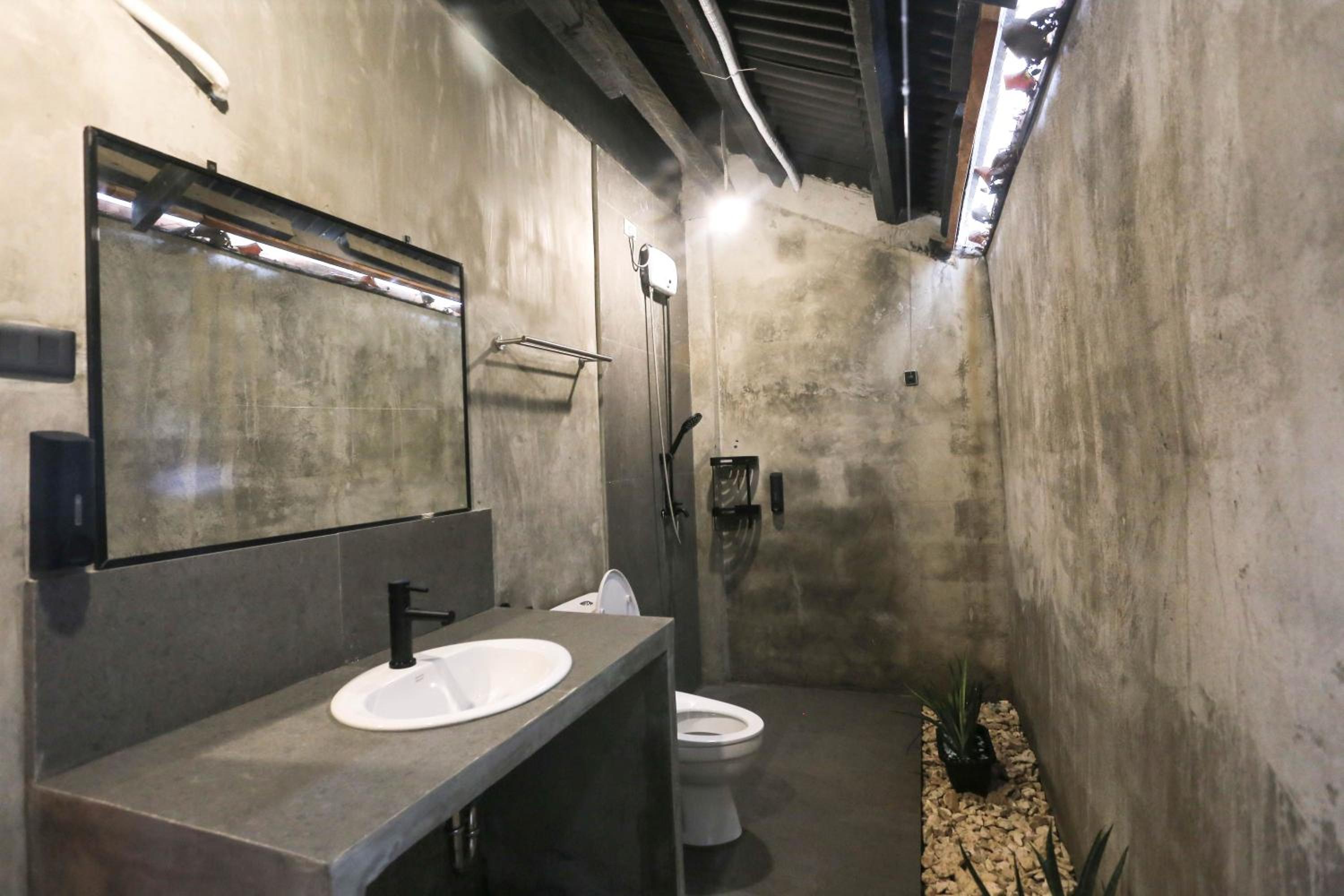 Deluxe Triple Room with Sea View - Photo 8