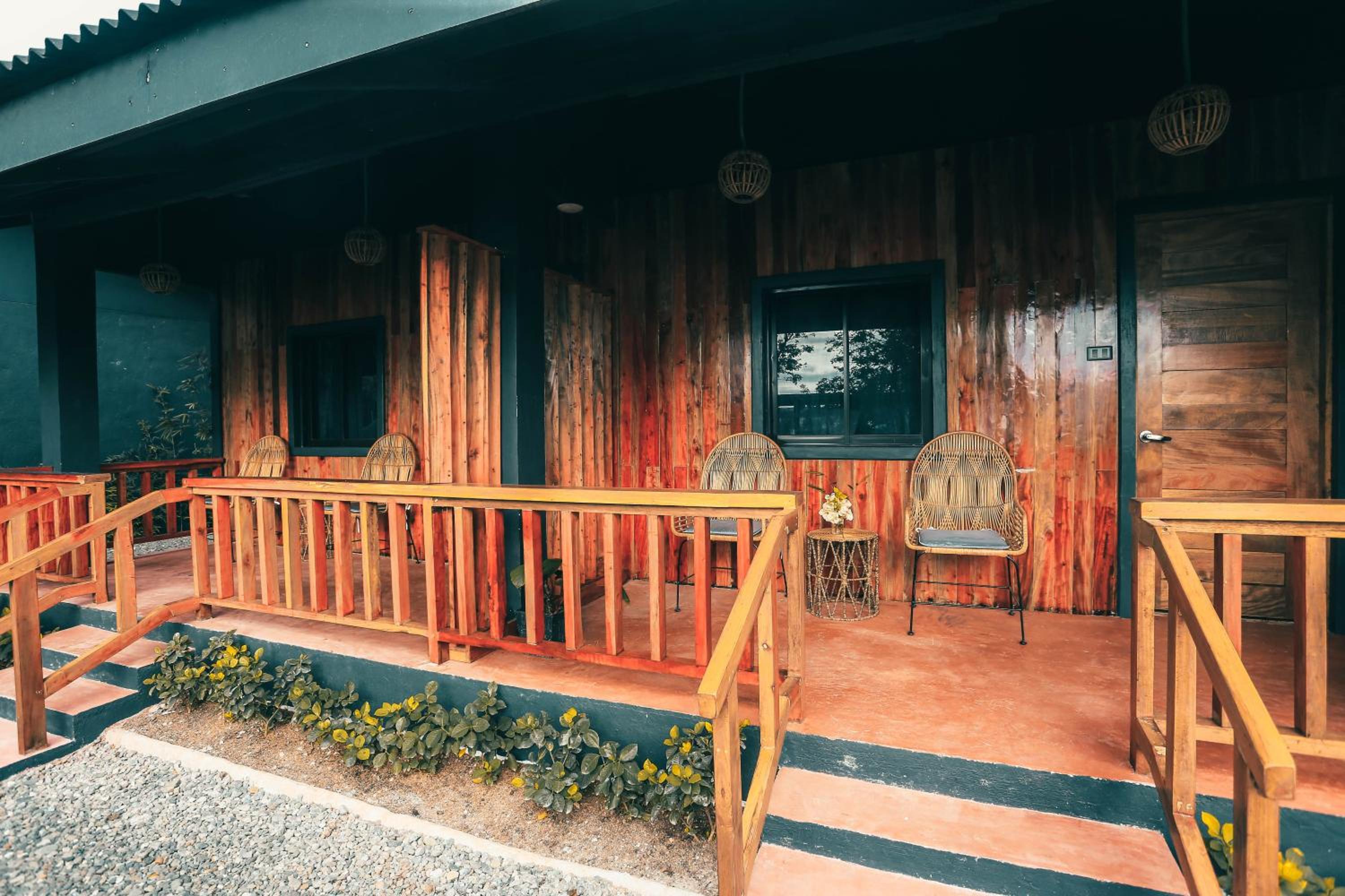 Deluxe Triple Room with Sea View - Photo 10