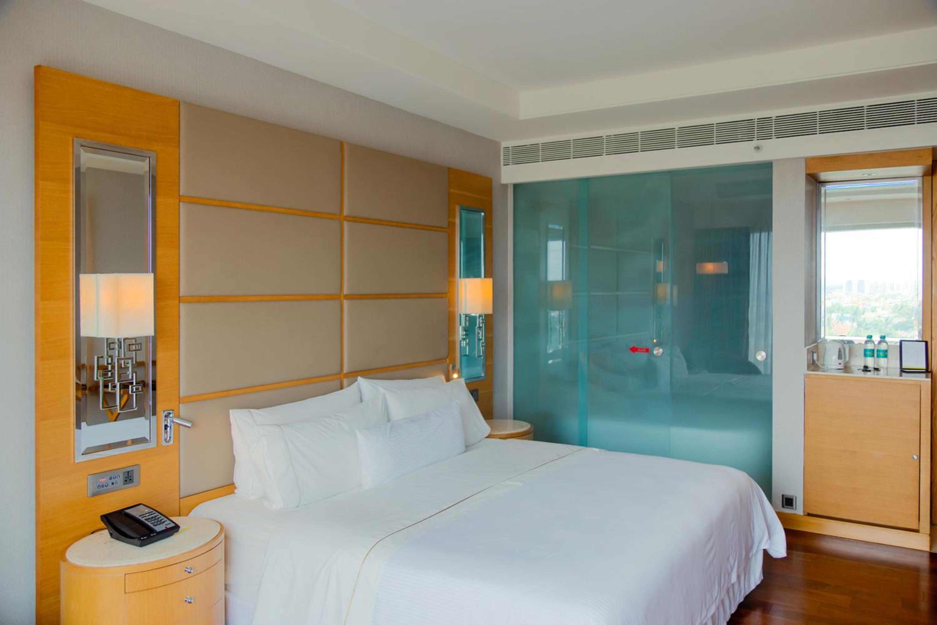 King Room with Pool View photo 2