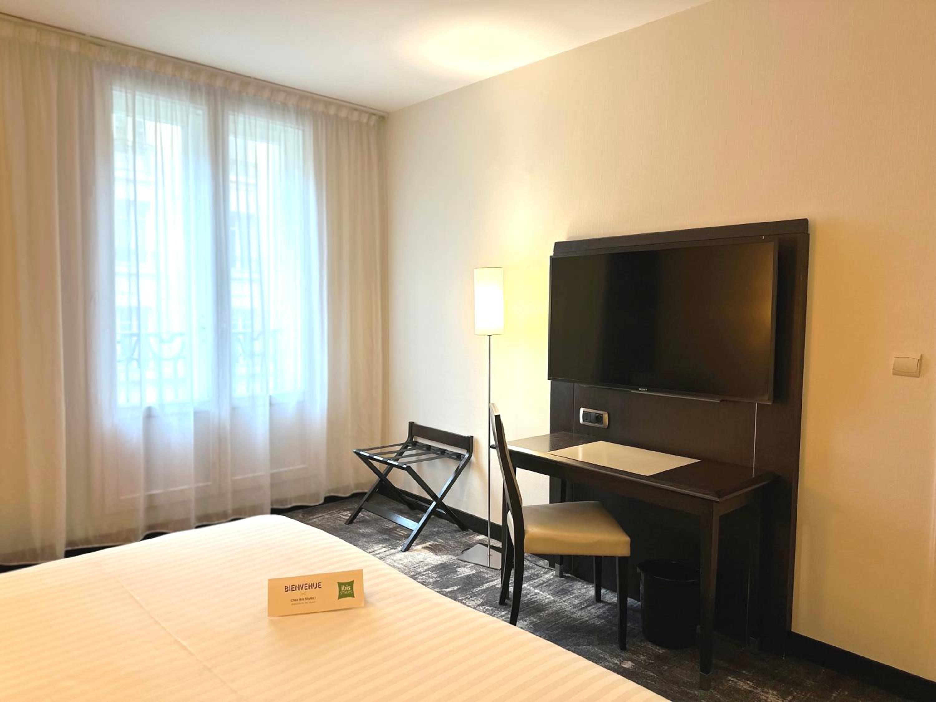 Standard Double Room - Photo 8