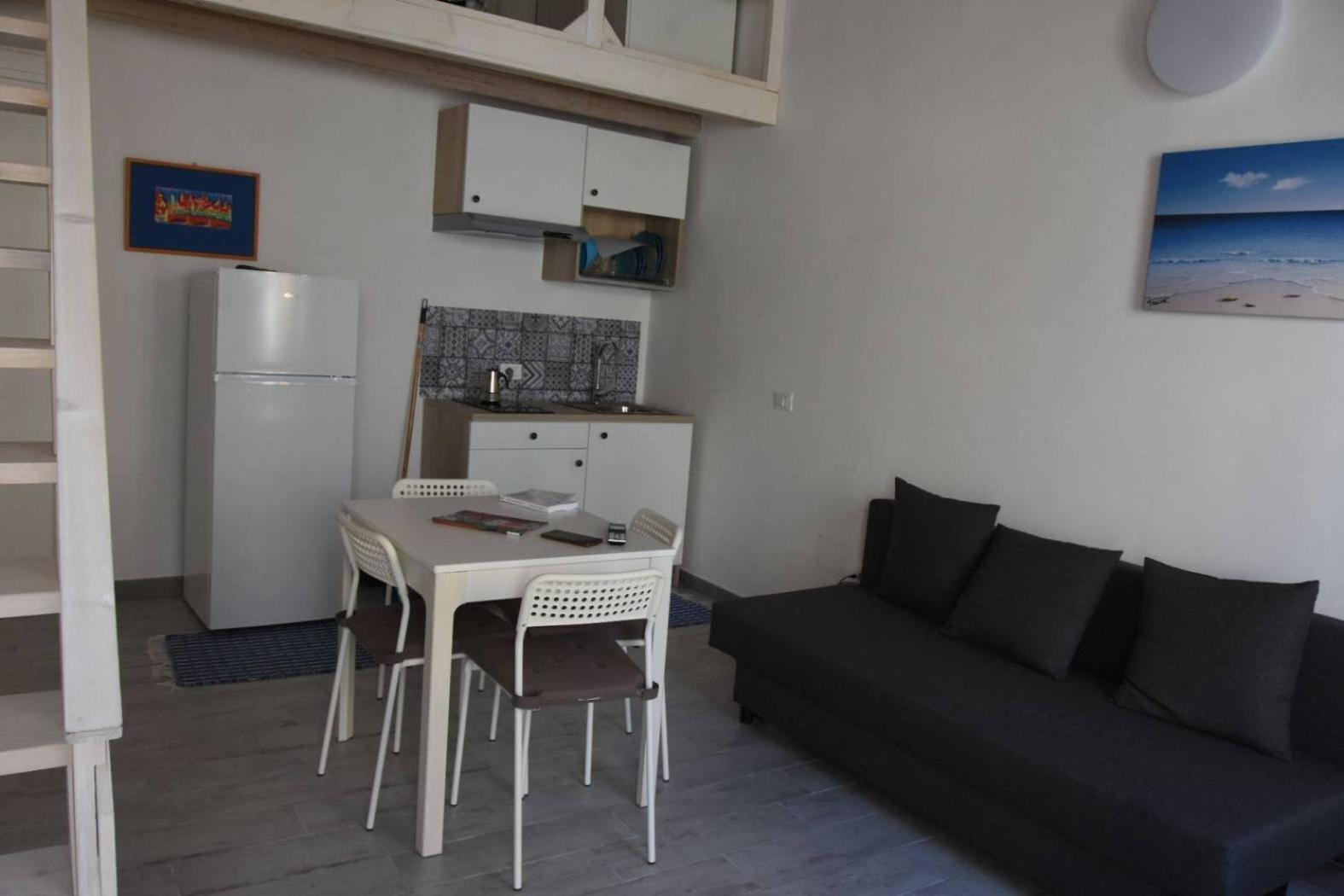 One-Bedroom Apartment photo 1