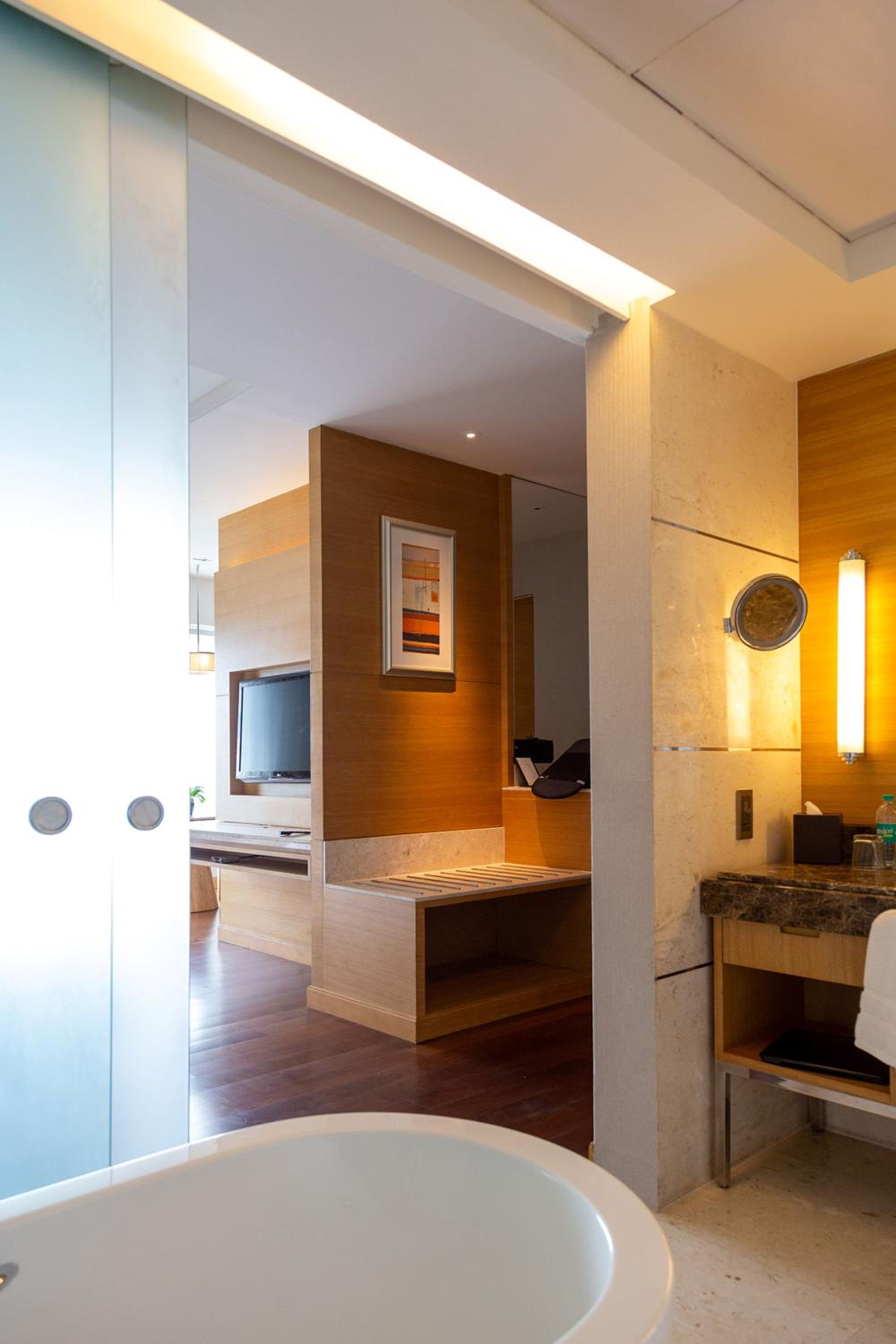Studio Suite with Executive Lounge Access Studio Suite with Executive Lounge Access