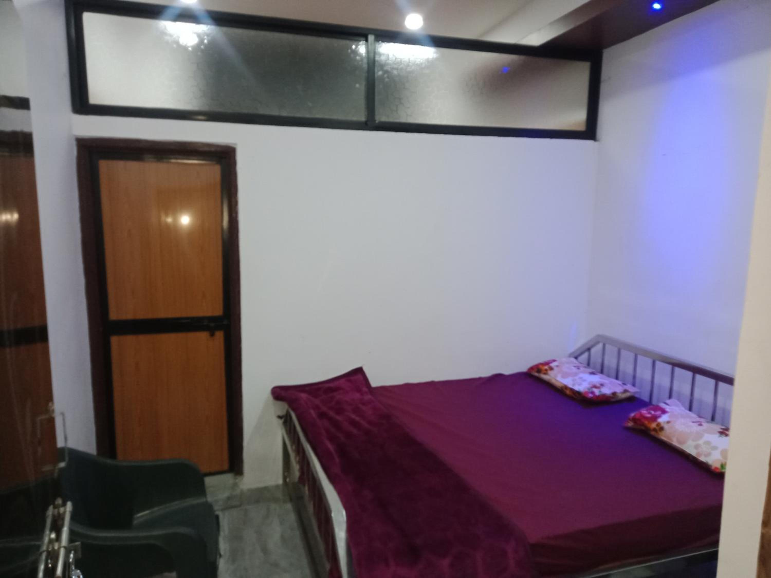Small Double Room photo 1