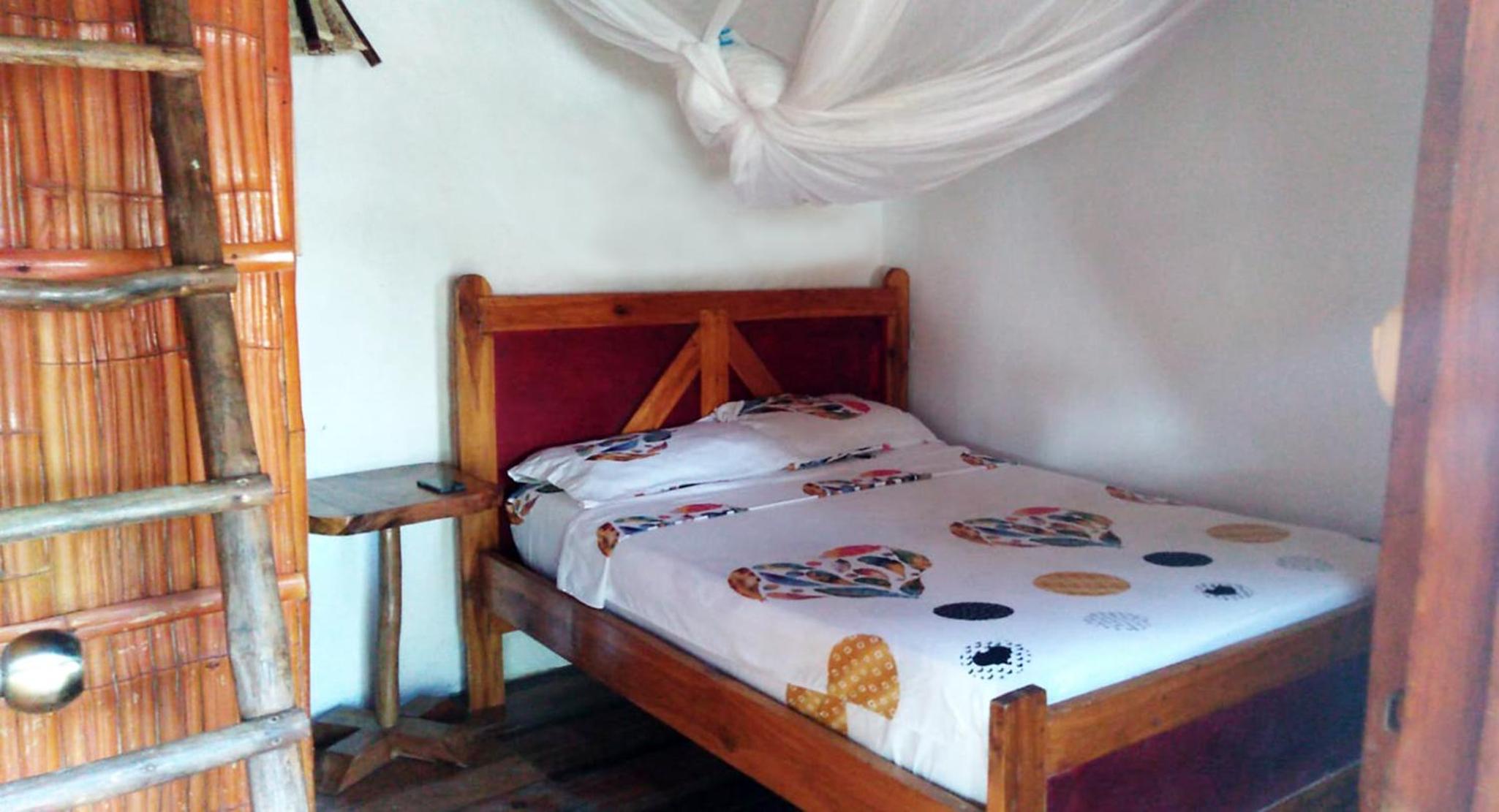 Basic Triple Room with Shared Bathroom photo 3