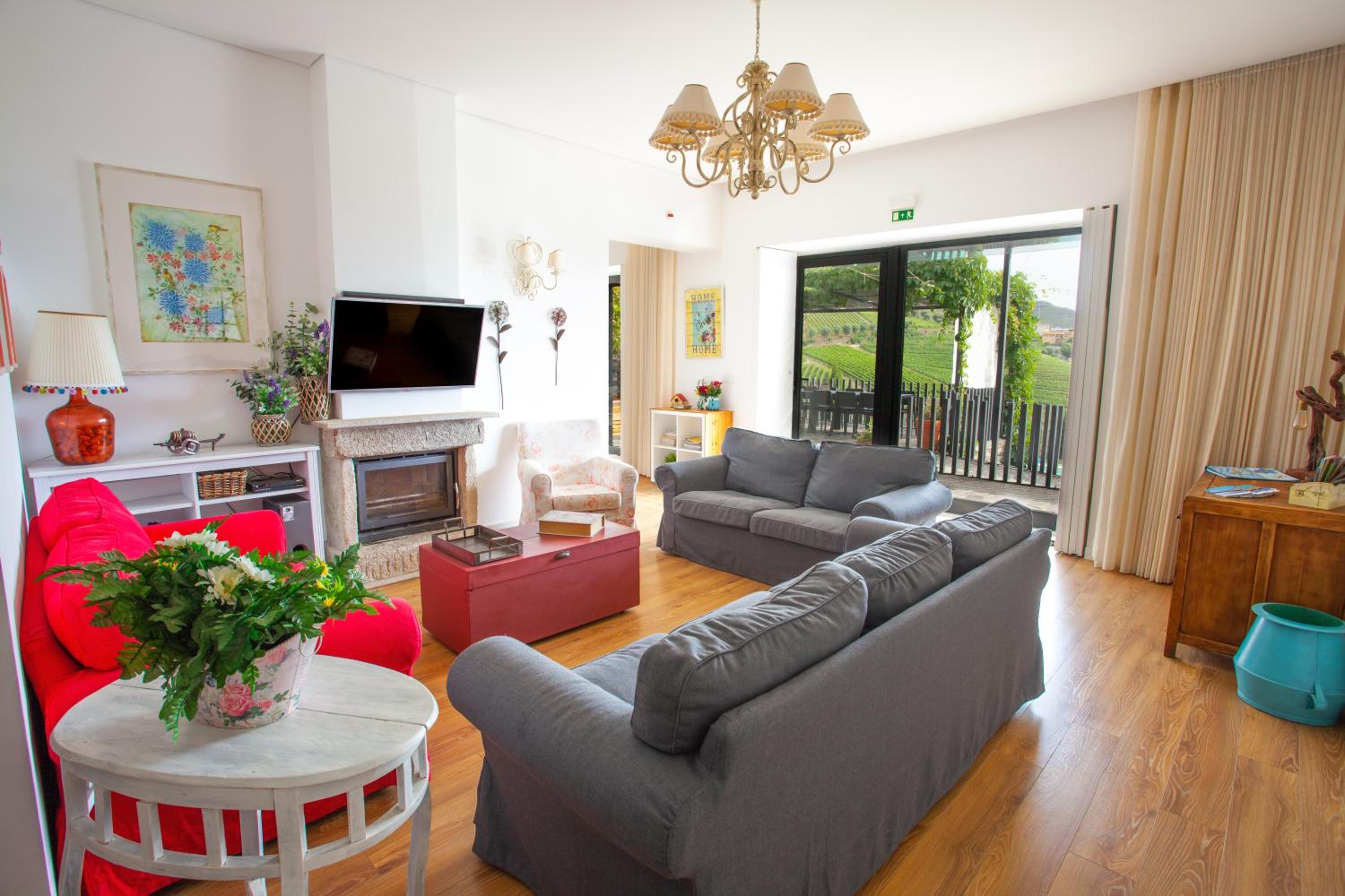 Five-Bedroom House photo 1