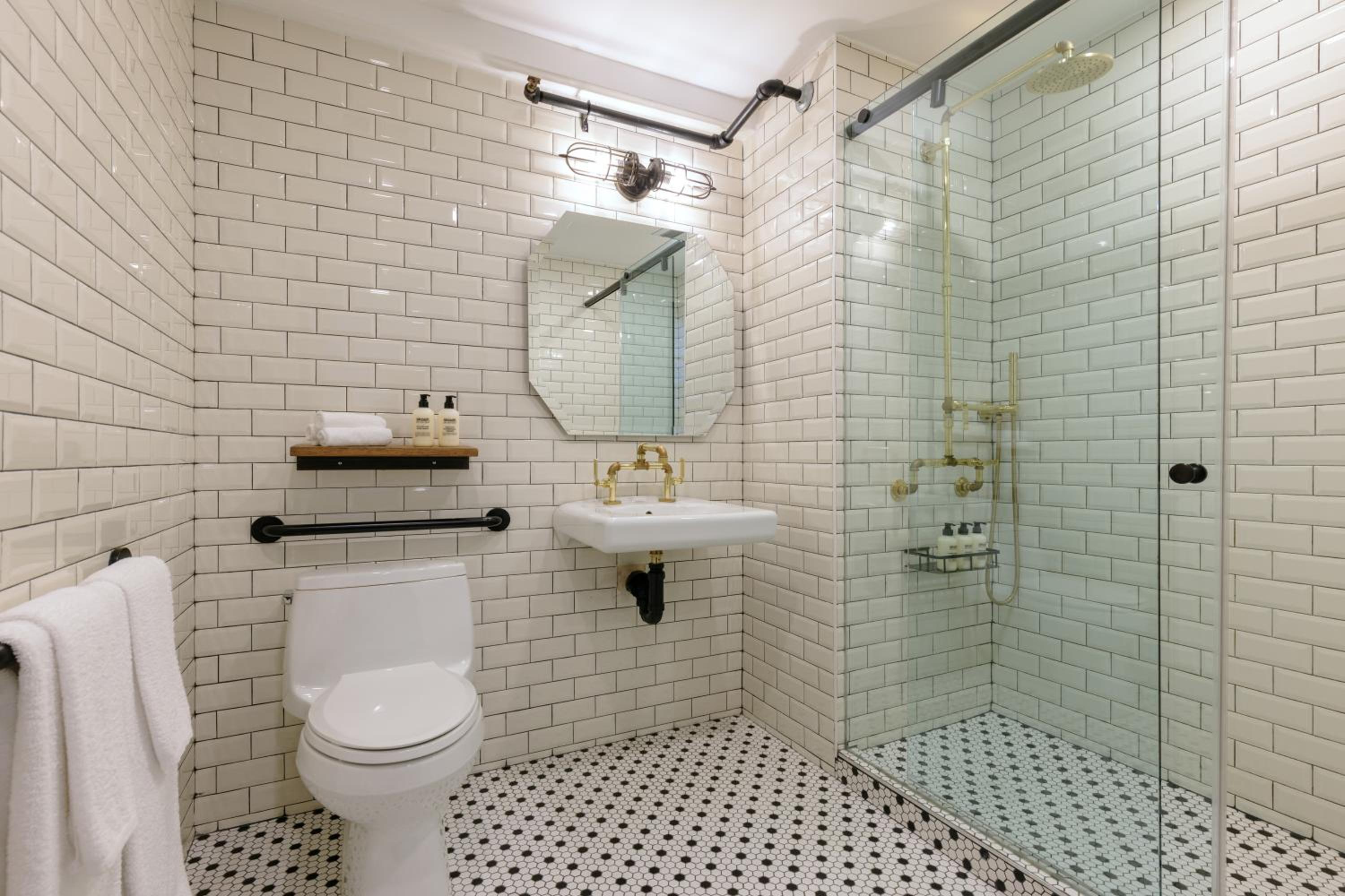 Queen Room with Two Queen Beds - High Floor