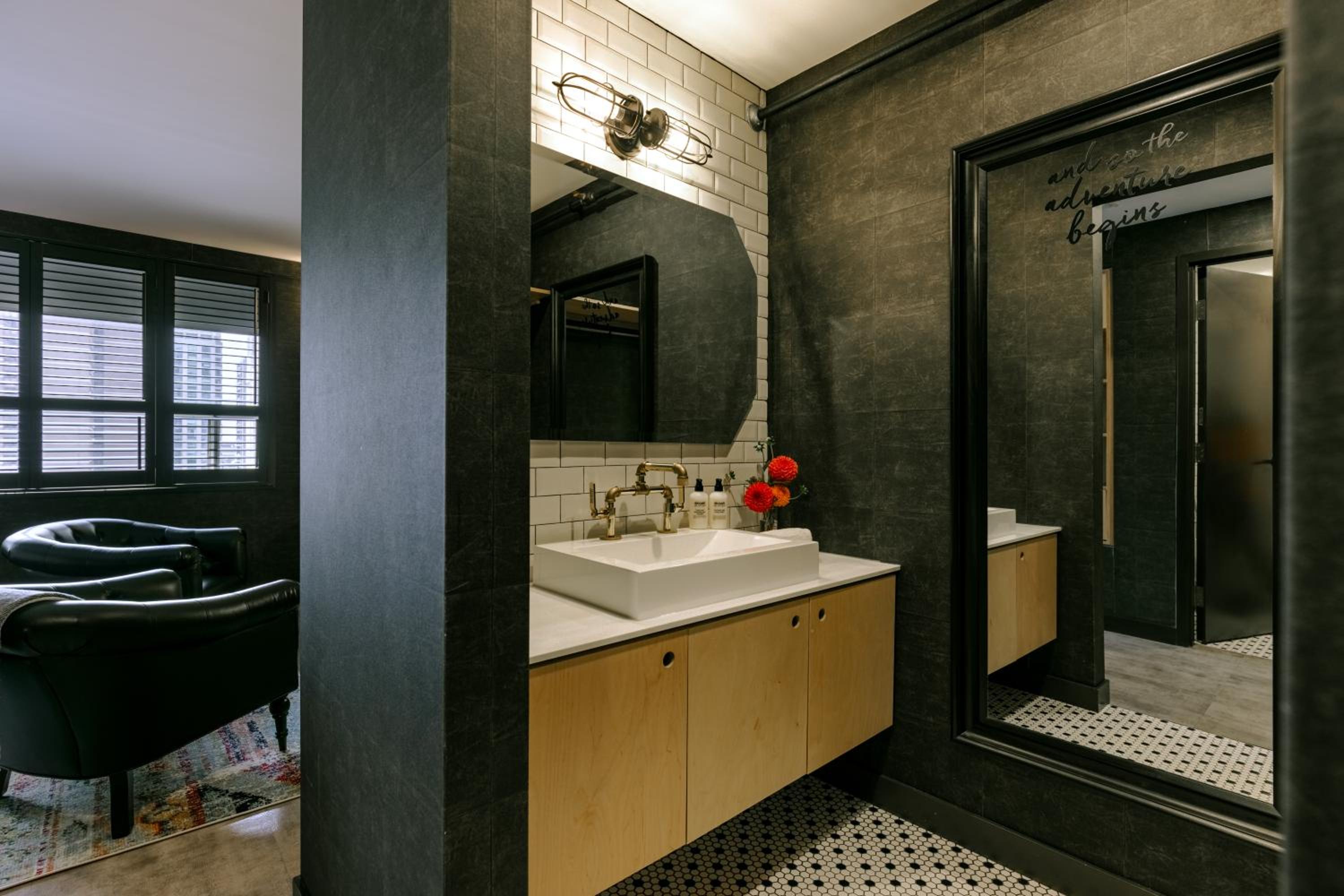 King Loft - High Floor thumbnail 6