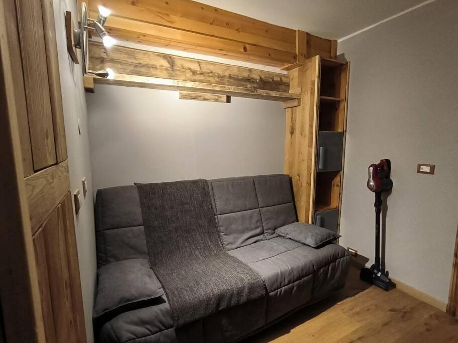 Queen Studio photo 1