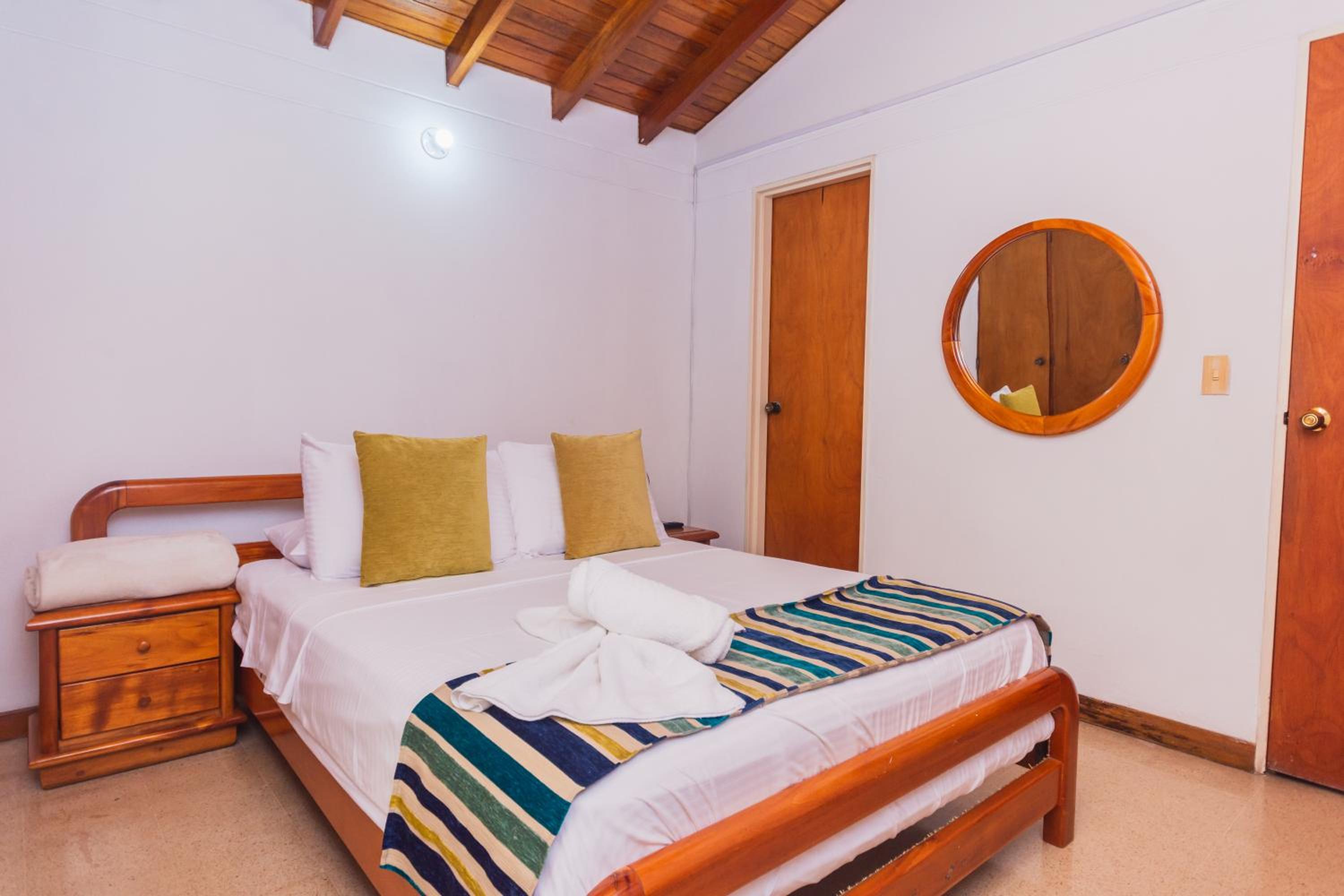 Deluxe Double Room - Photo 11