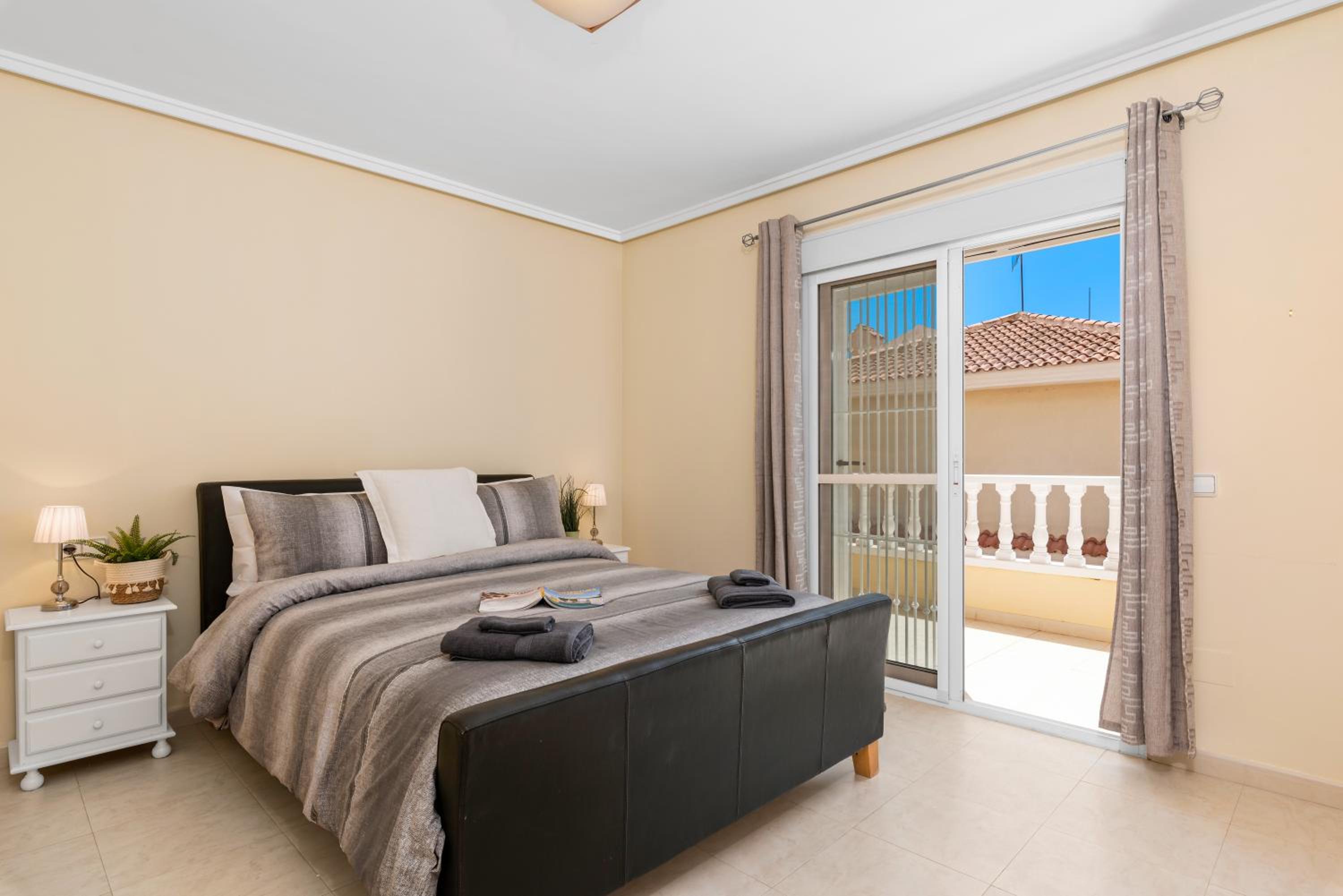 Casa adosada de tres habitaciones