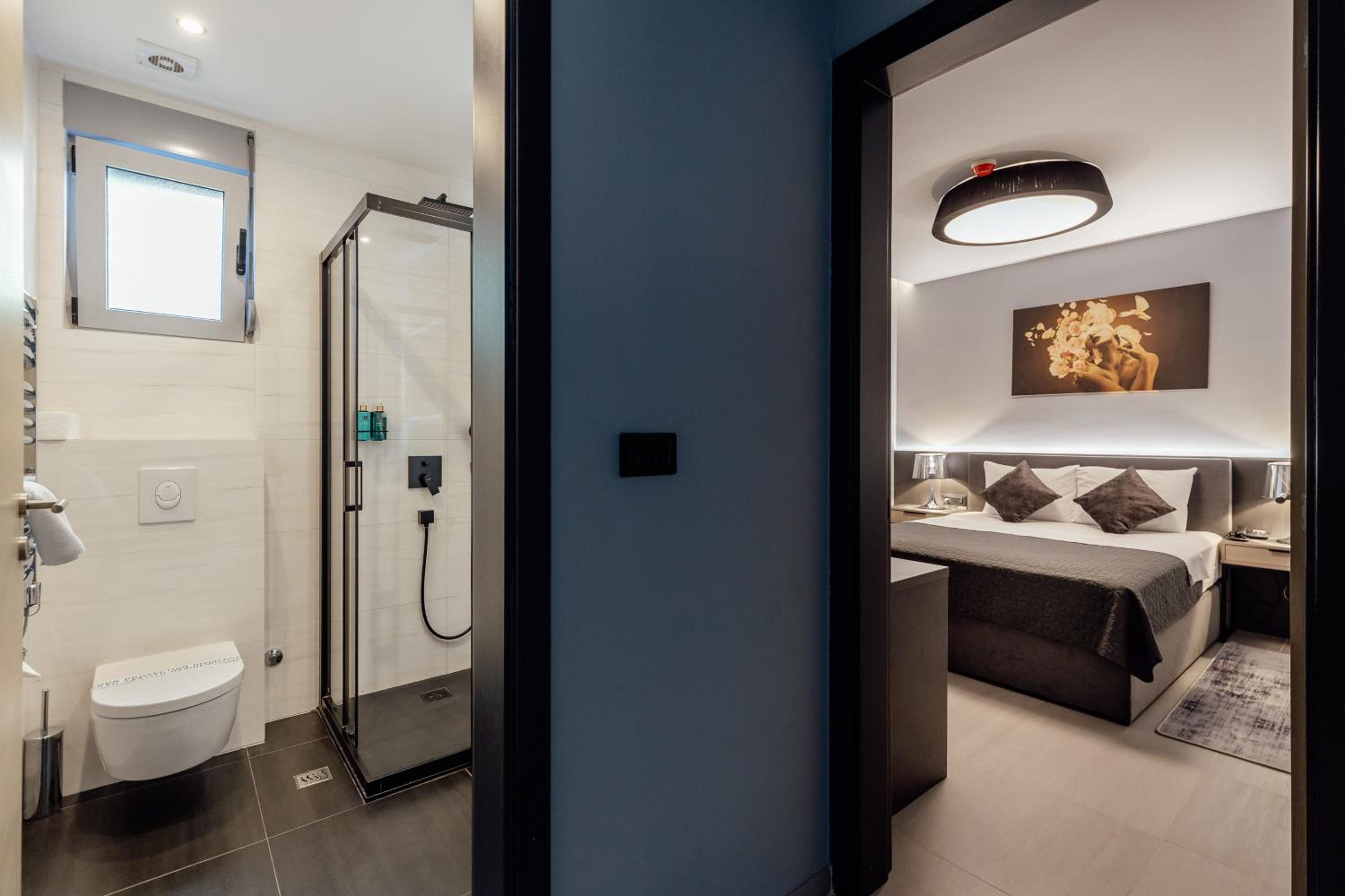 Deluxe Suite - Photo 2