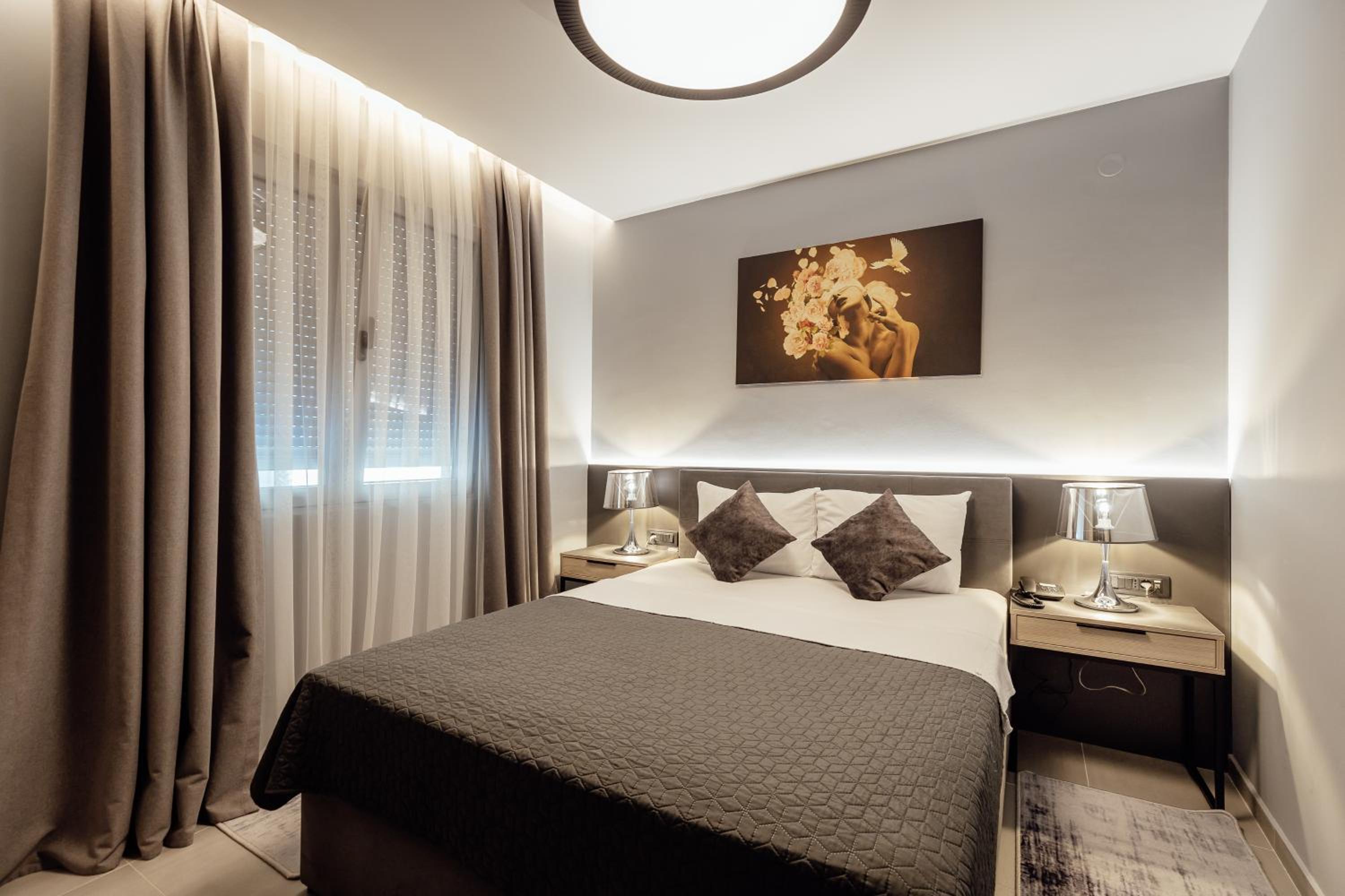 Deluxe Suite - Photo 5