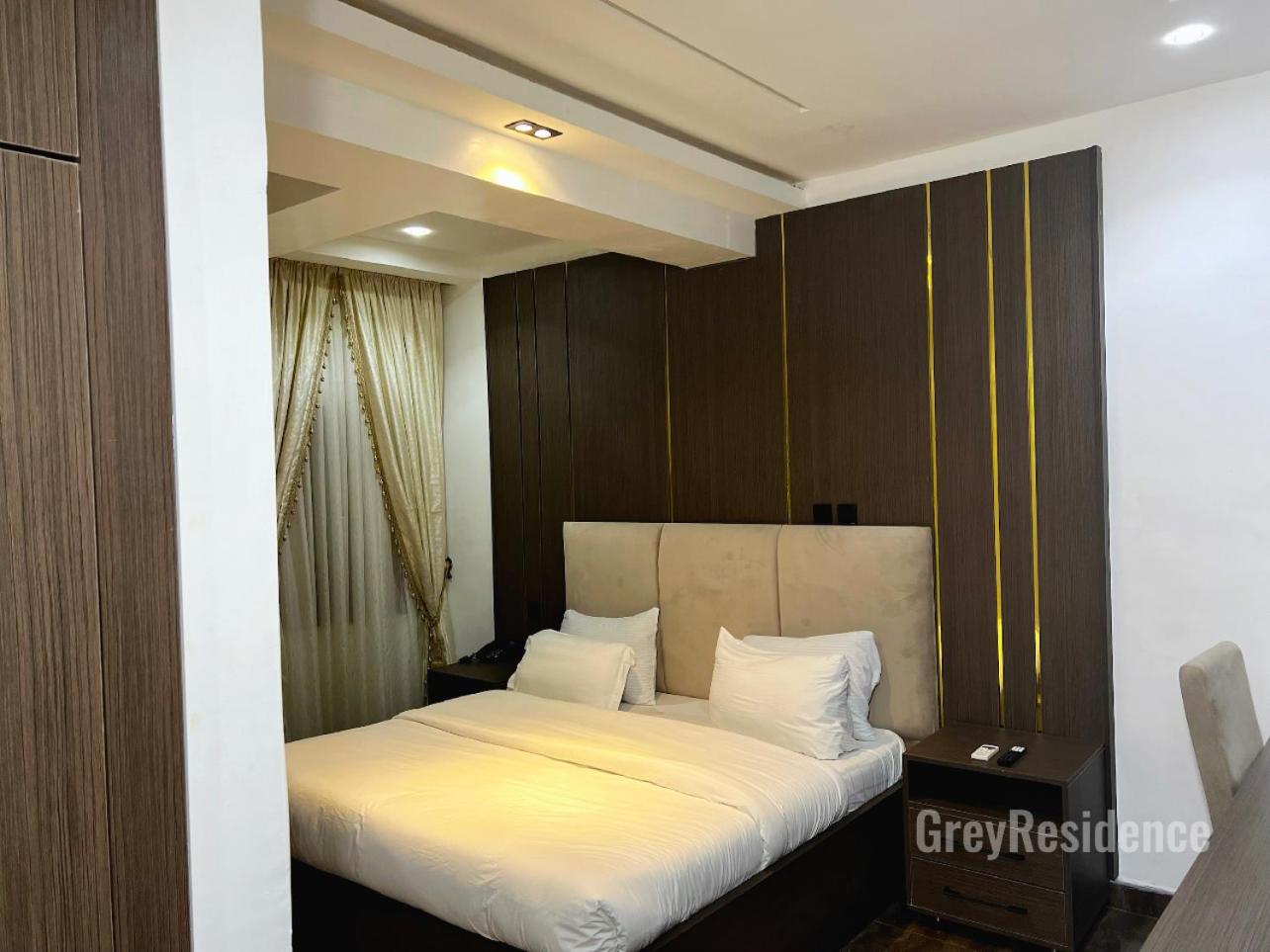 Deluxe King Room photo 1