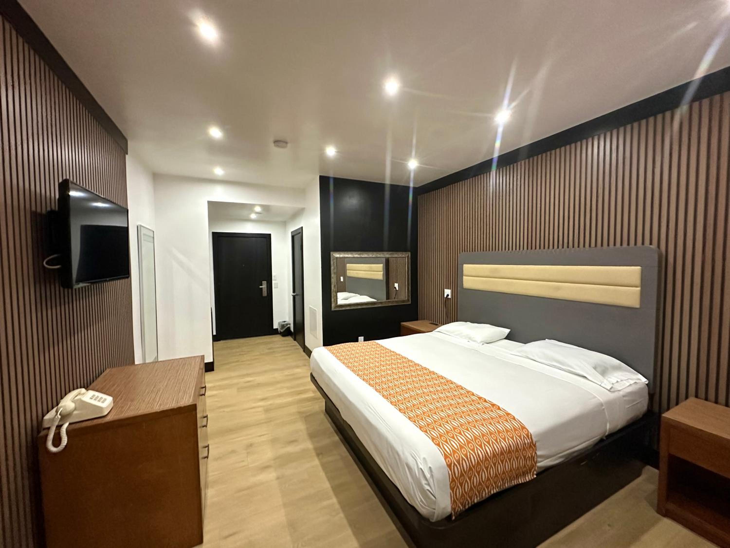 Deluxe King Room - Photo 6