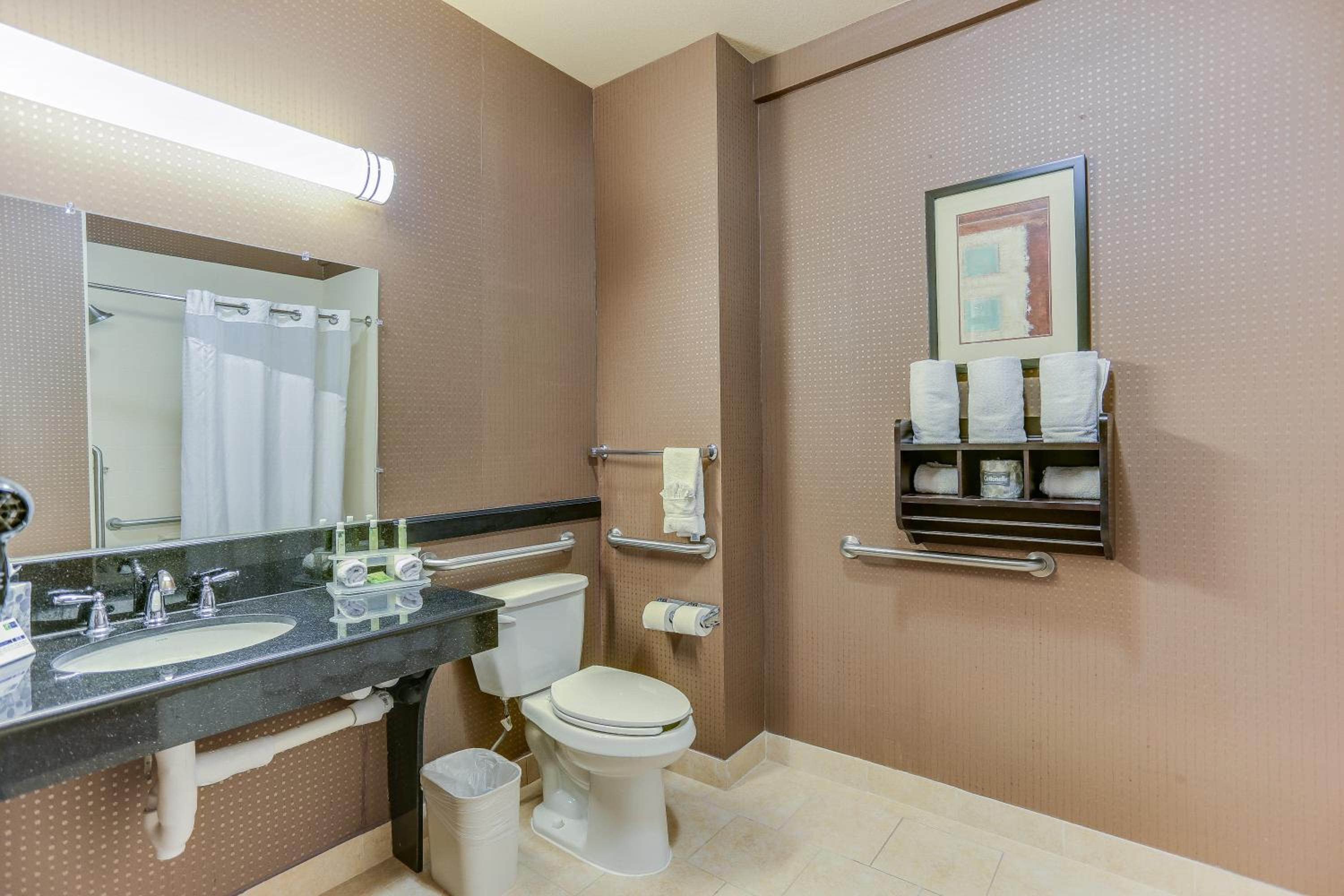 Standard King Room with Accessible Tub - Mobility Access - Photo 3