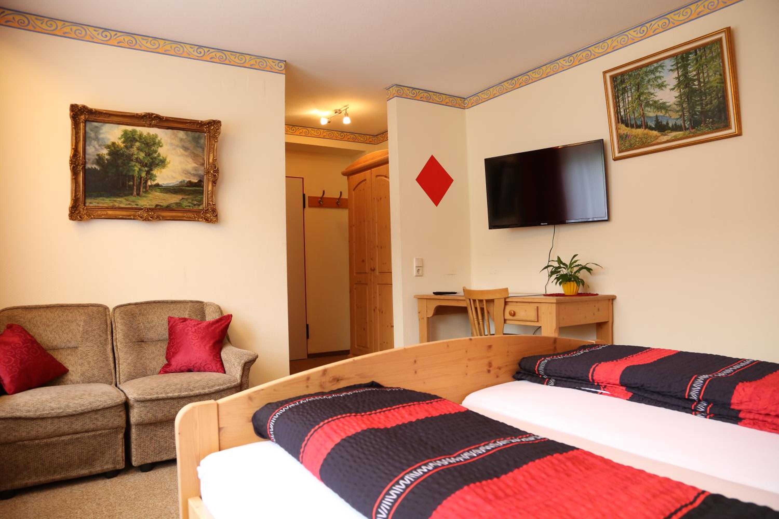 Deluxe Double Room with Shower - Photo 2