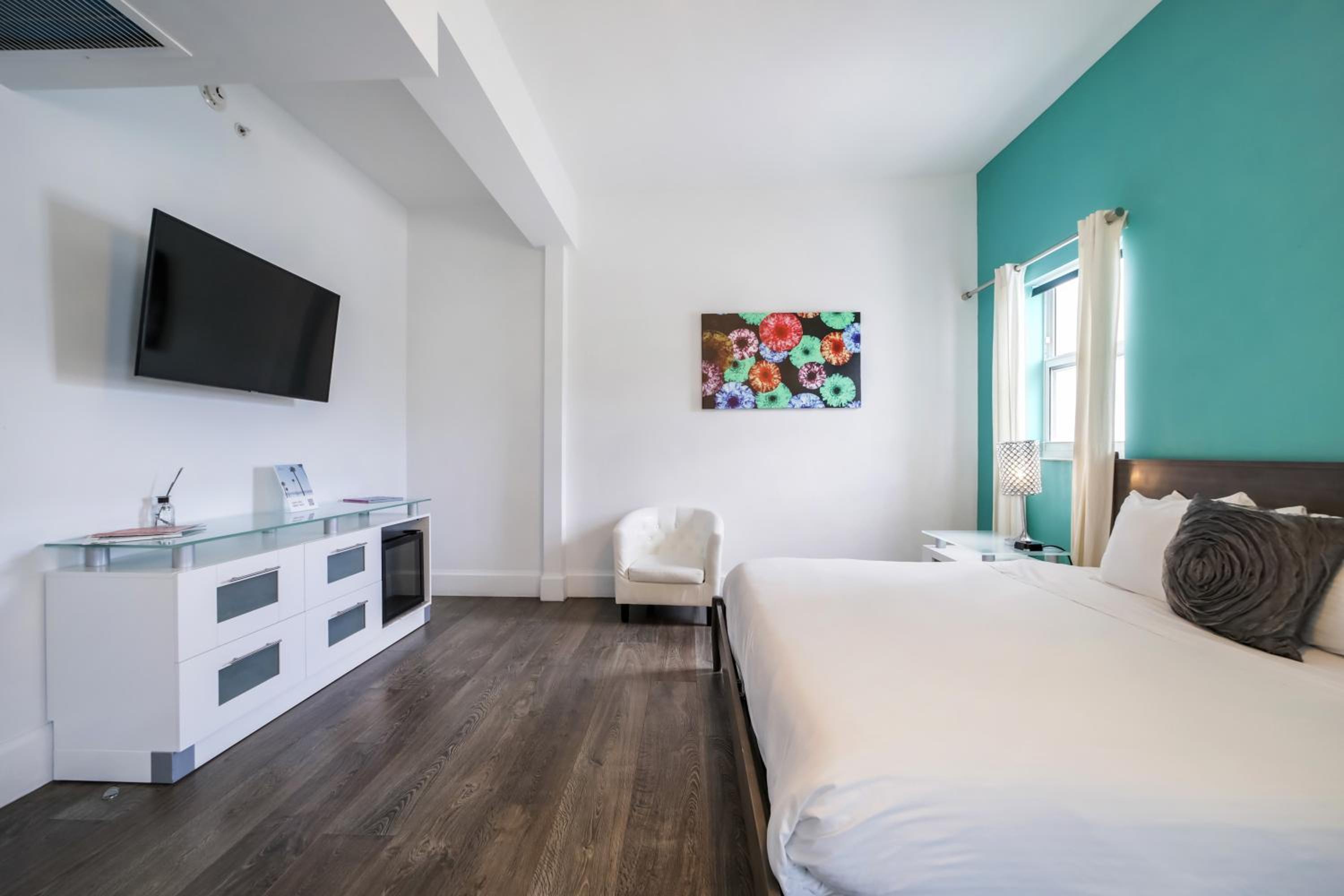 Deluxe King Room (Self Check-in)