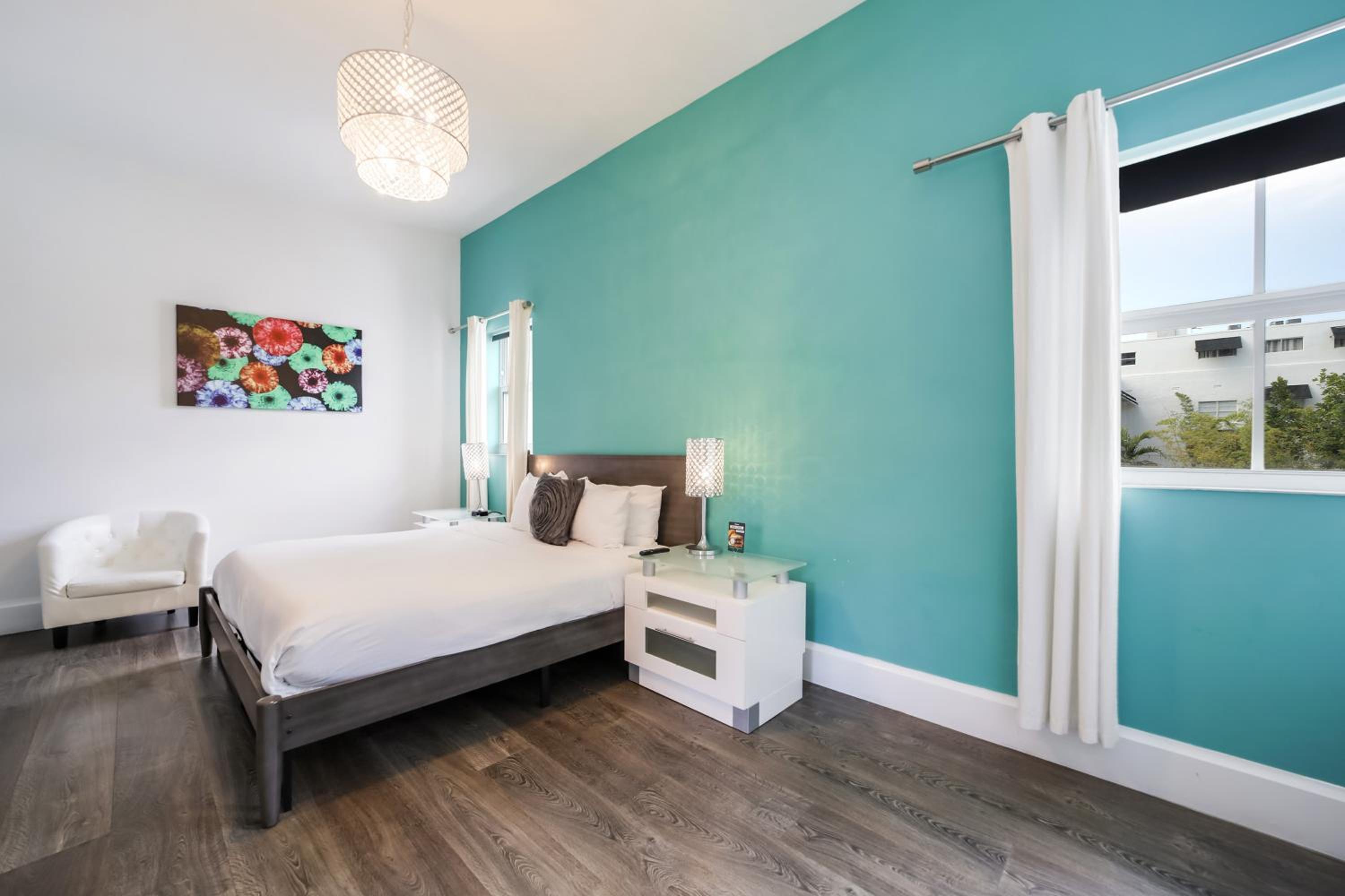 Deluxe King Room (Self Check-in)