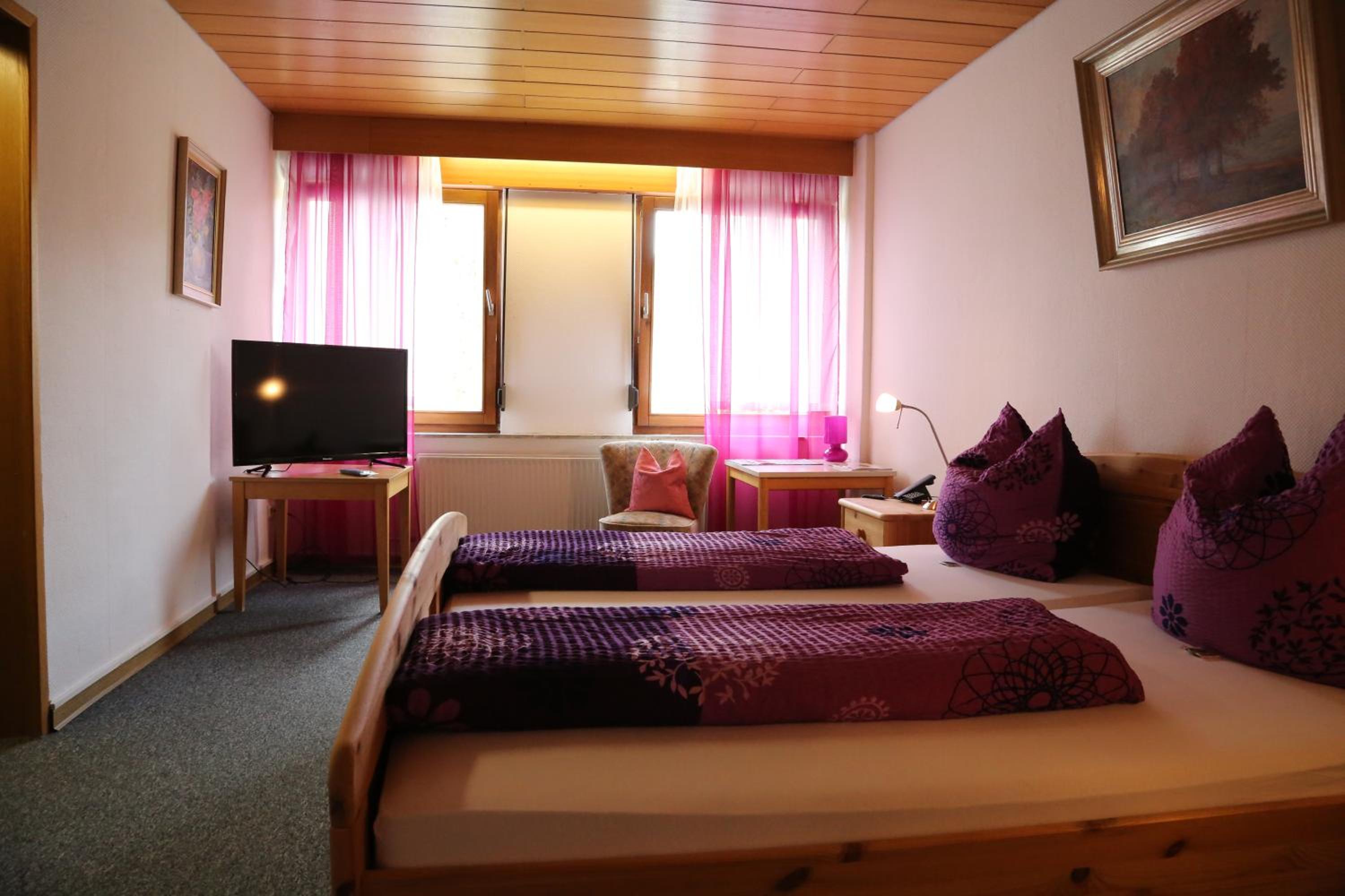 Triple Room with Bathroom - Photo 2