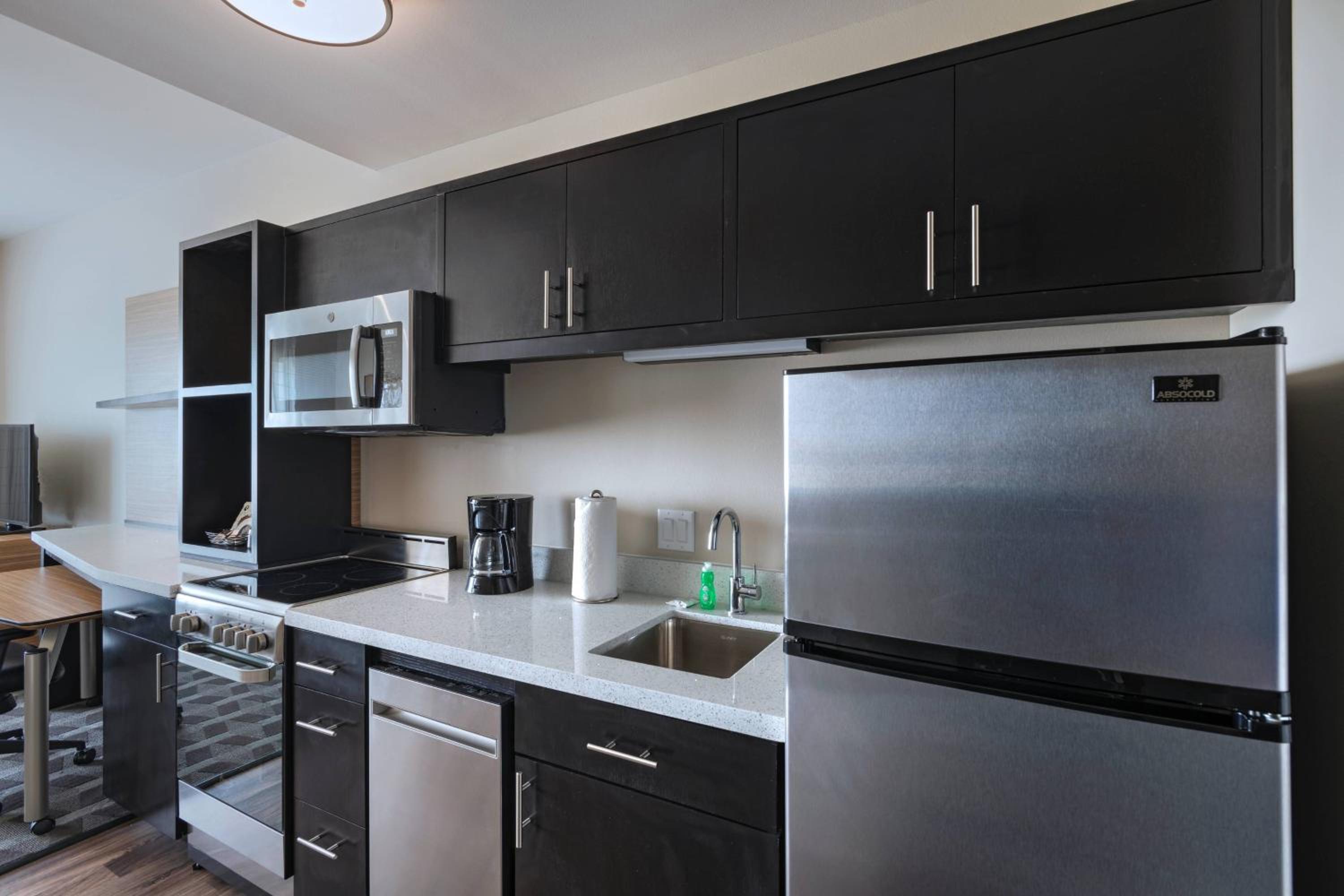 One-Bedroom Suite - Photo 4