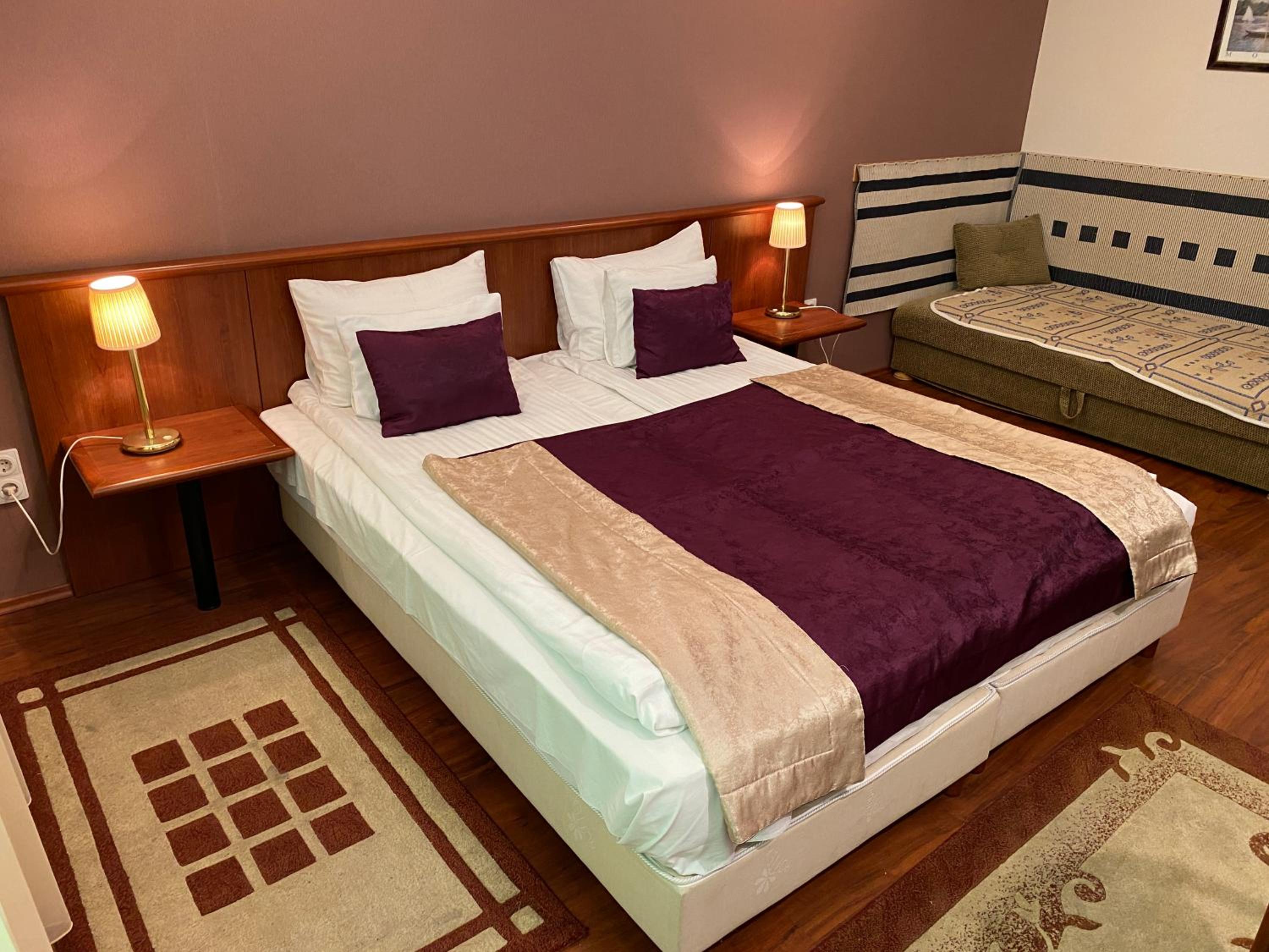 Bed & Sleeping Area