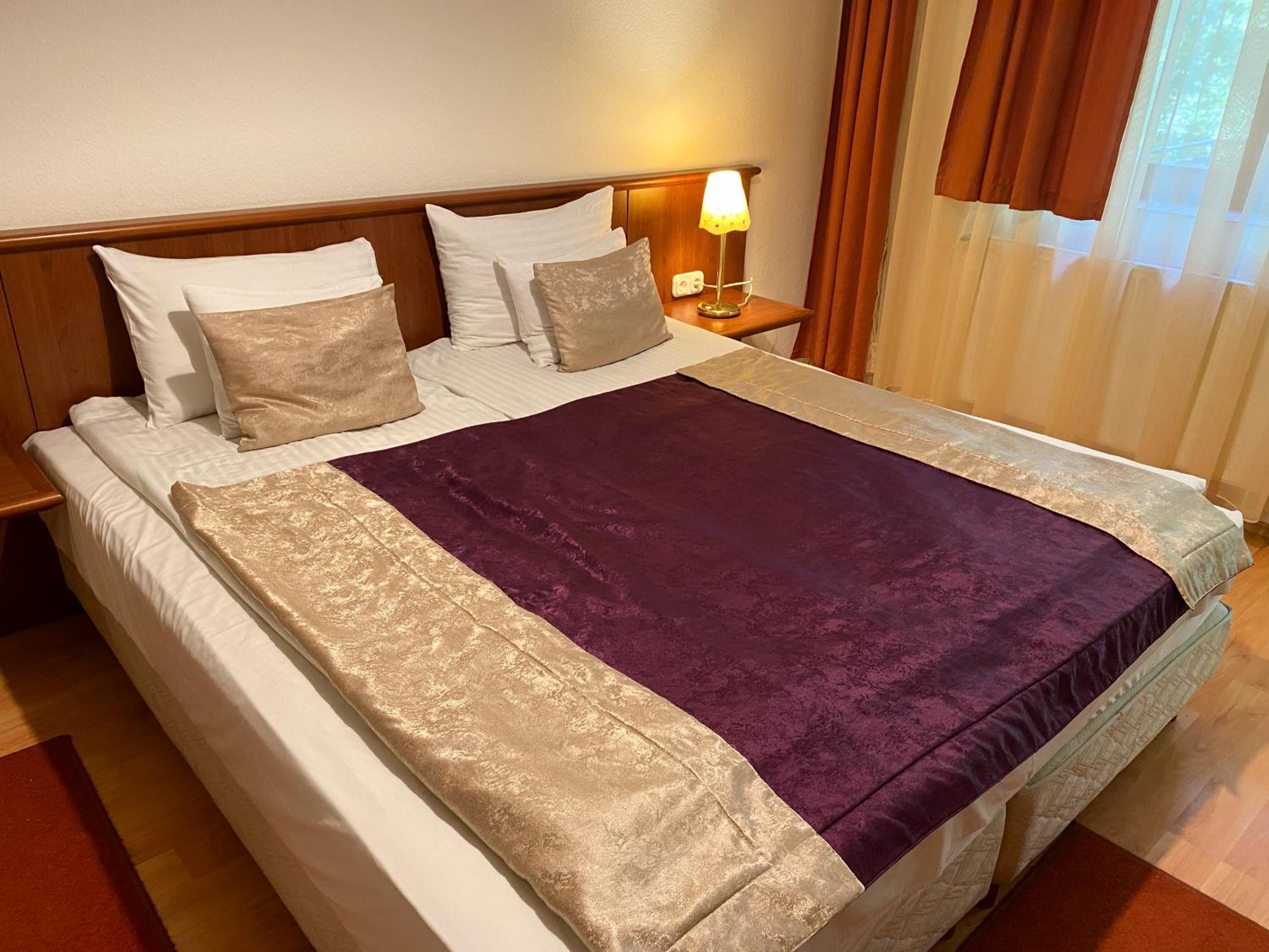 Bed & Sleeping Area