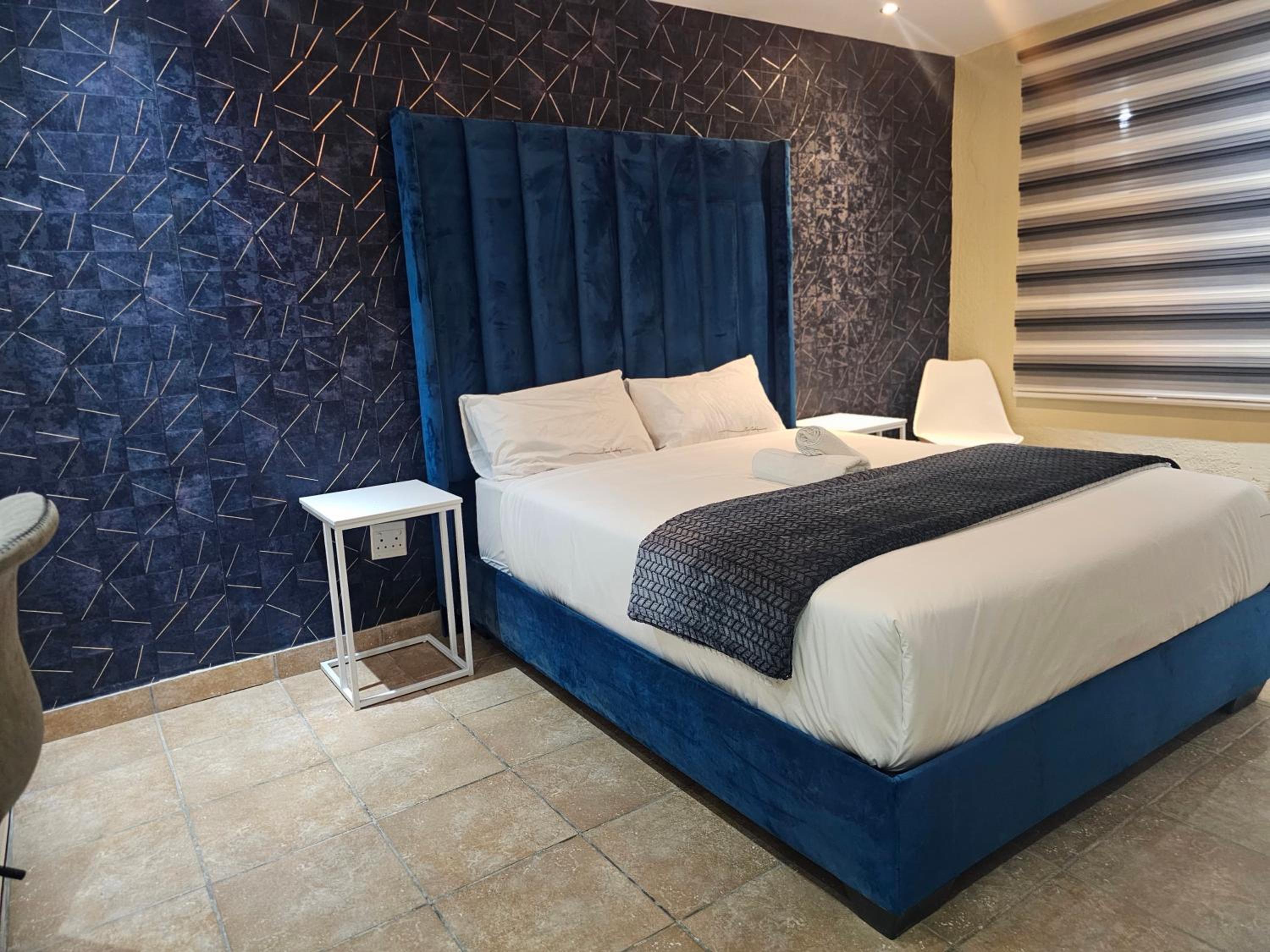 Deluxe Double Room with Balcony photo 3