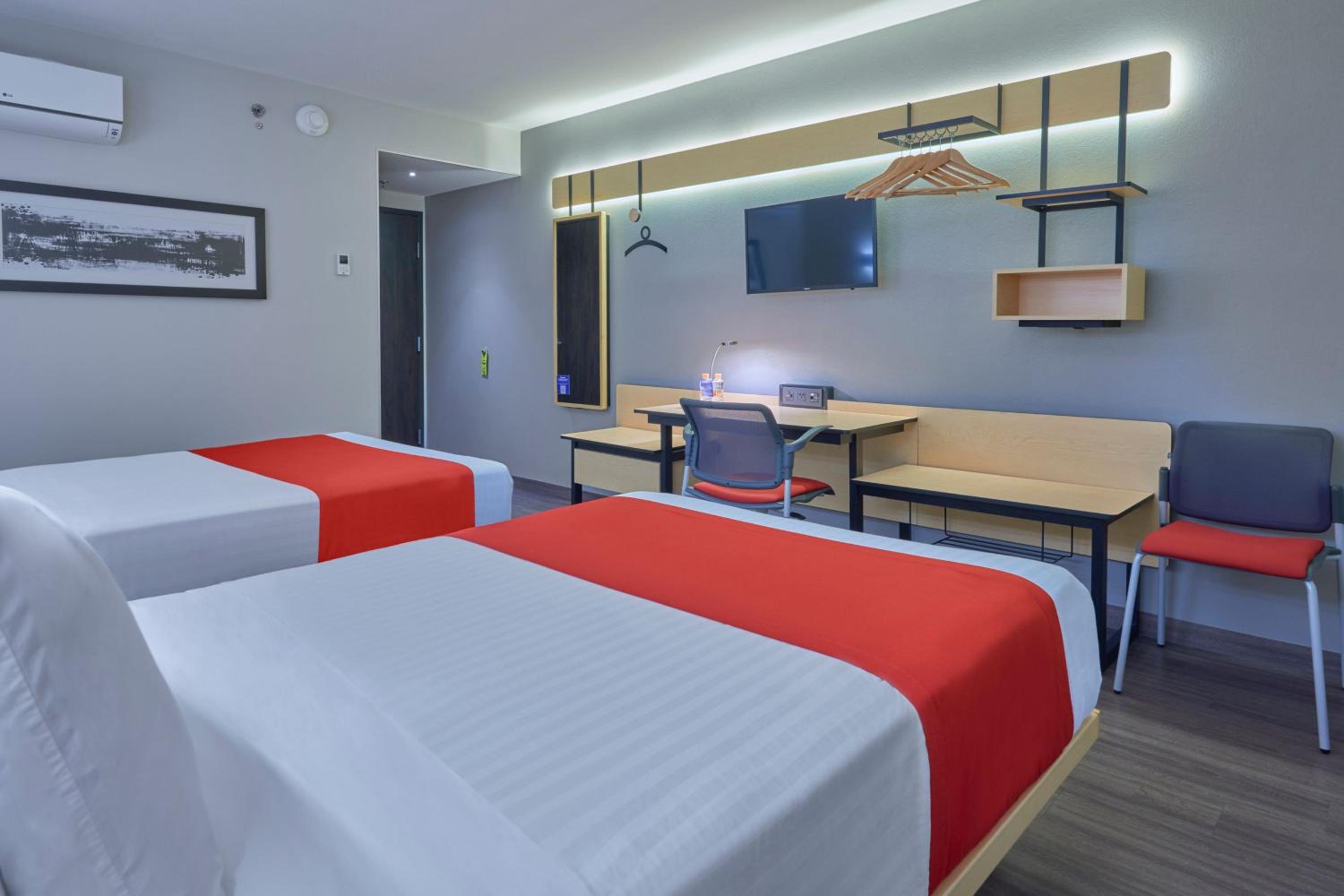 Double Room with Two Double Beds - Photo 5