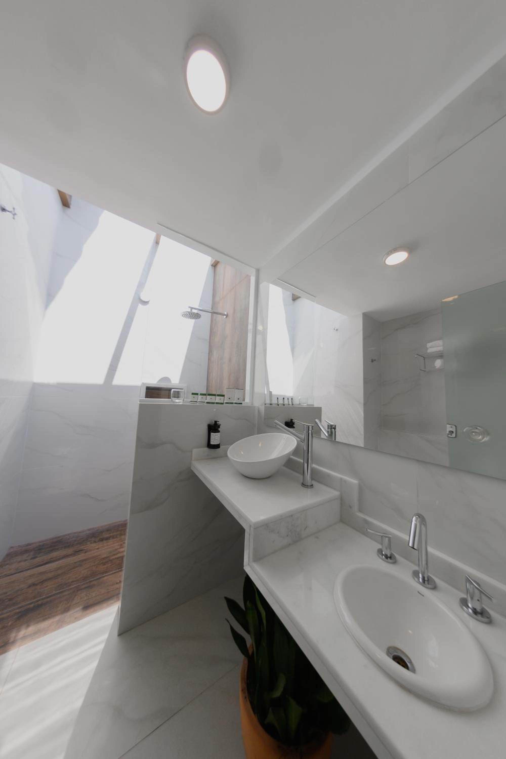 Deluxe Double Room with Two Double Beds photo 3