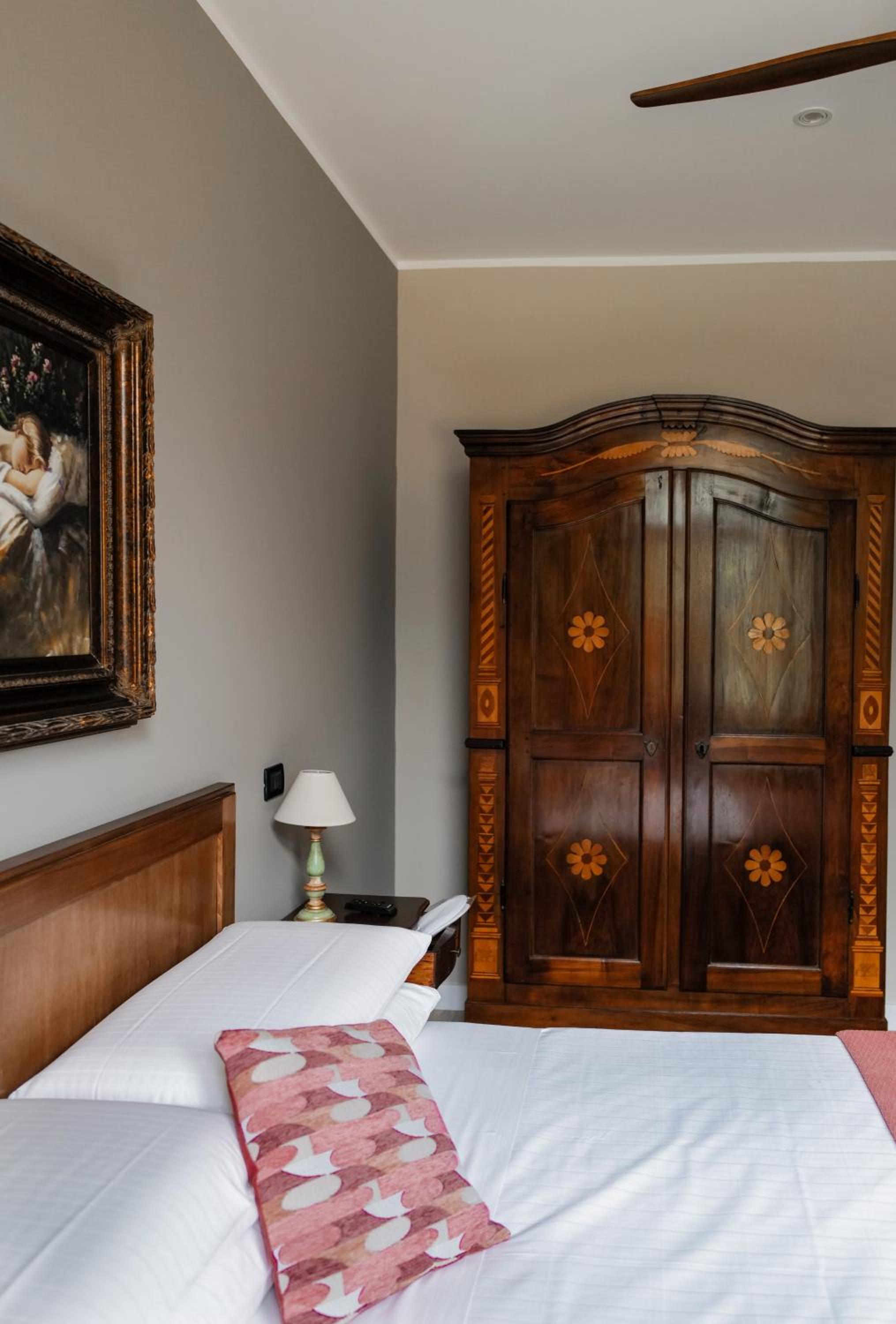 Suite - Photo 2