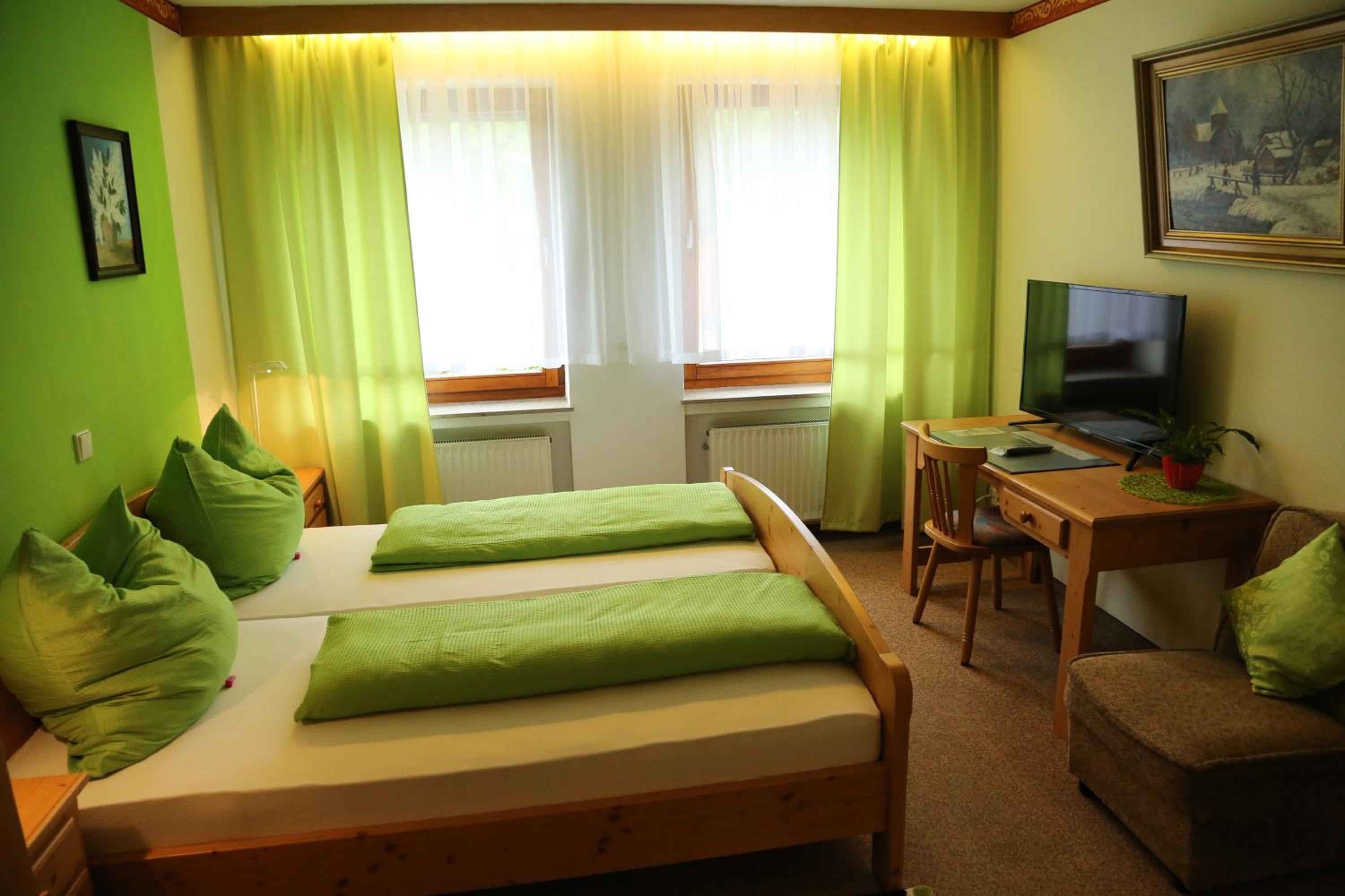 Deluxe Double Room with Shower - Photo 3
