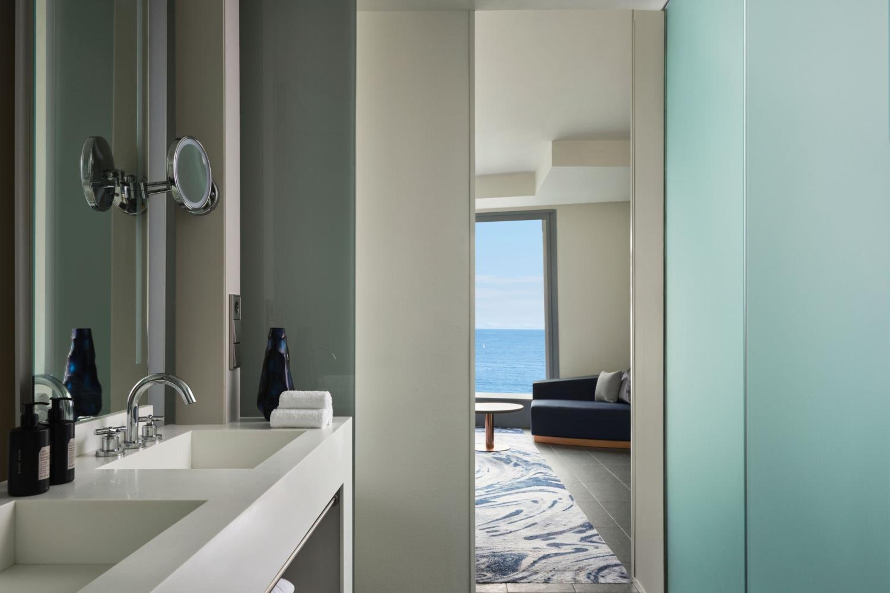 Cool Corner Suite