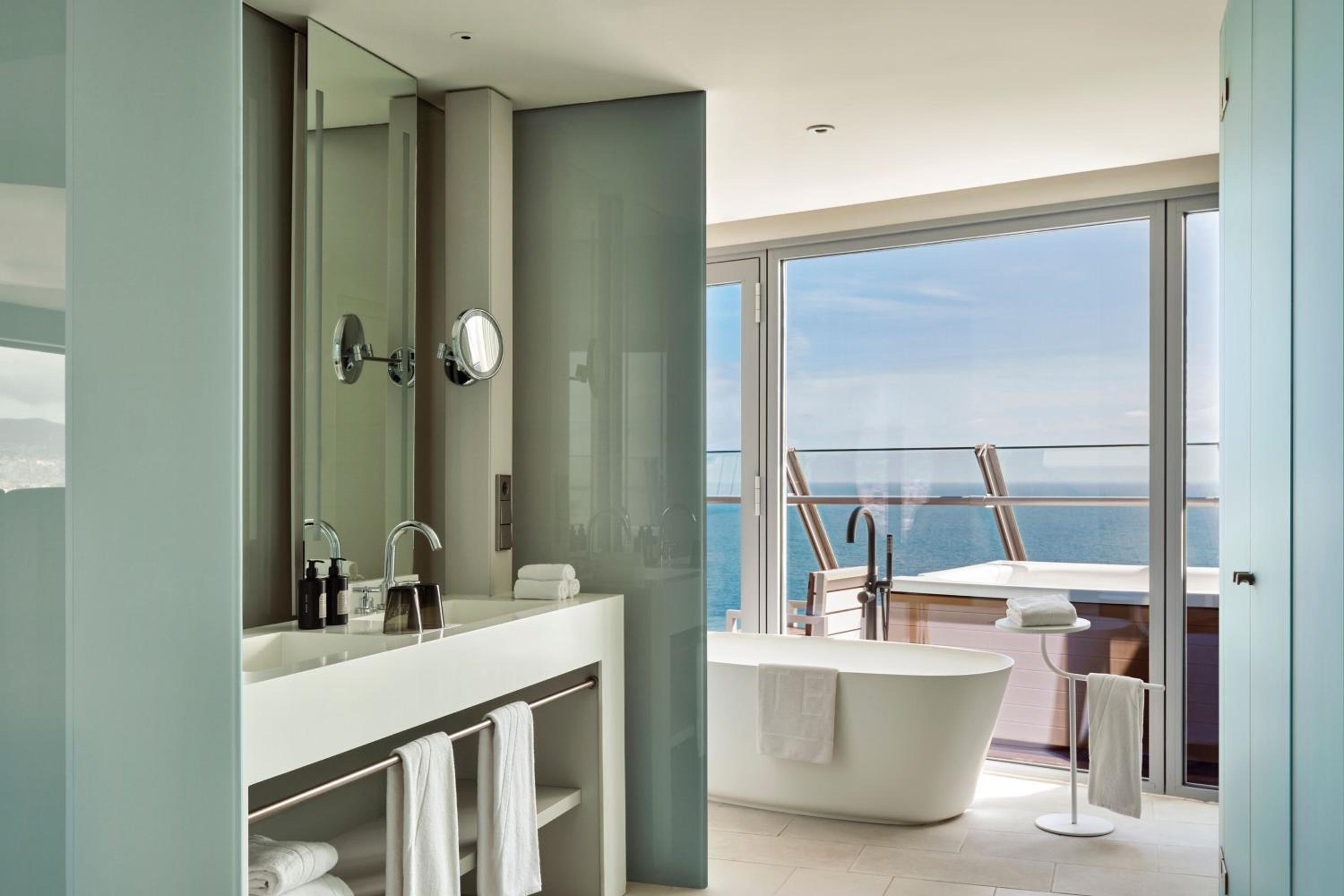 Wow Two-Bedroom Suite with One King and Two Twin Beds thumbnail 6
