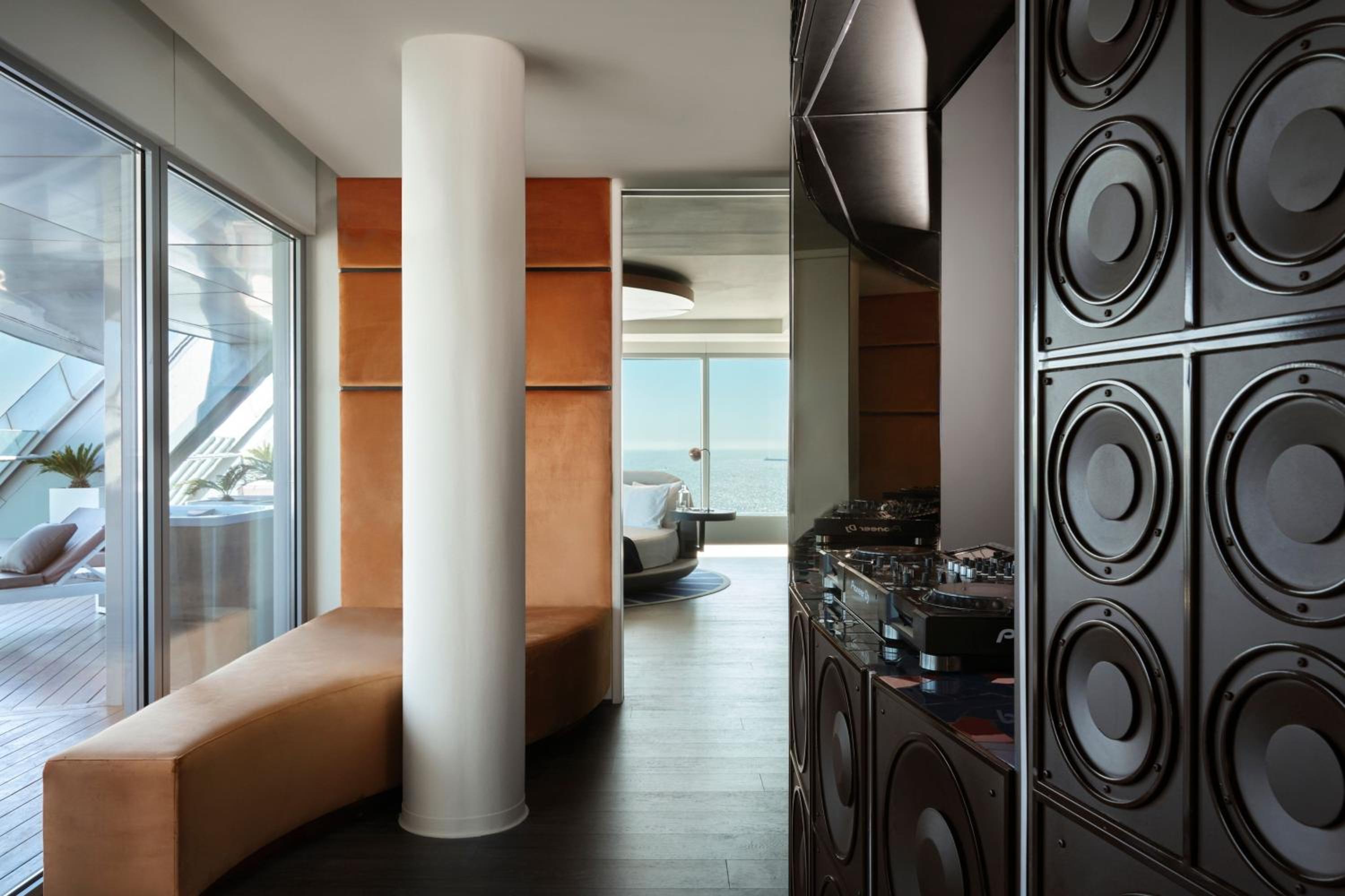Extreme Wow Three-Bedroom Presidential Suite with Terrace - Seafront thumbnail 6