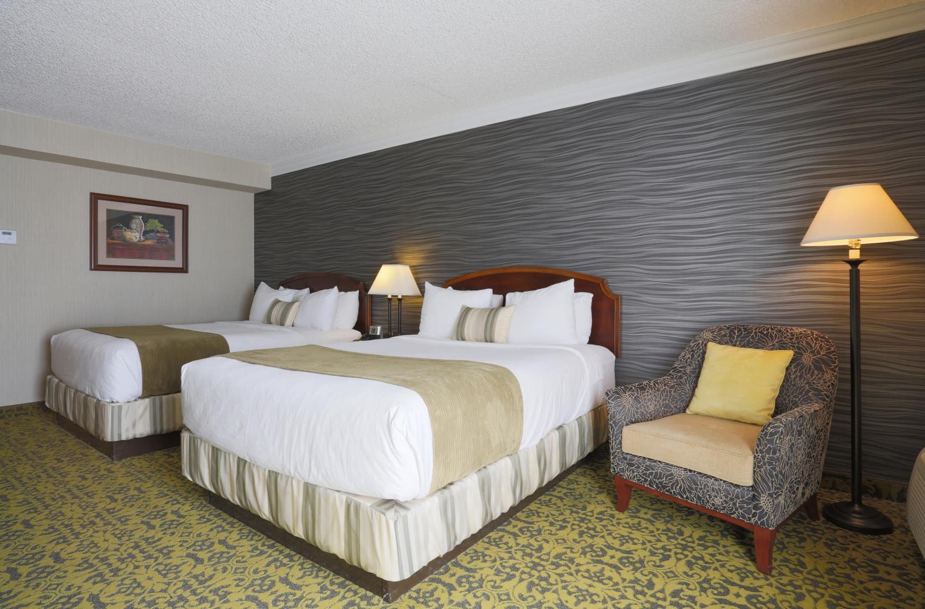 Deluxe Queen Room With Two Queen Beds photo 2